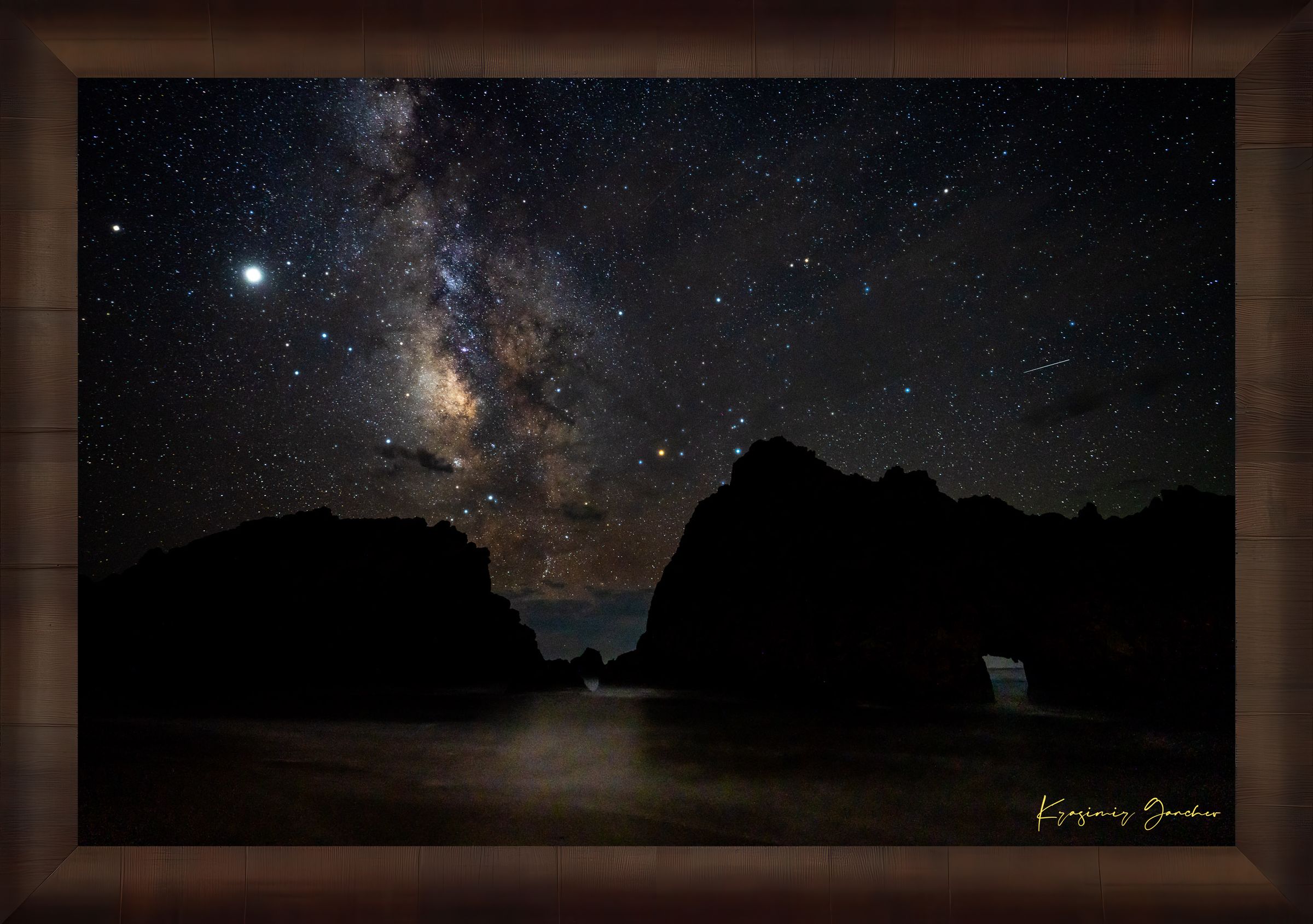 Keyhole Arch framed by the Milky Way galaxy on a clear night at Pfeiffer Beach in Big Sur, California. #Finish_Roma Cigar Leaf Frame