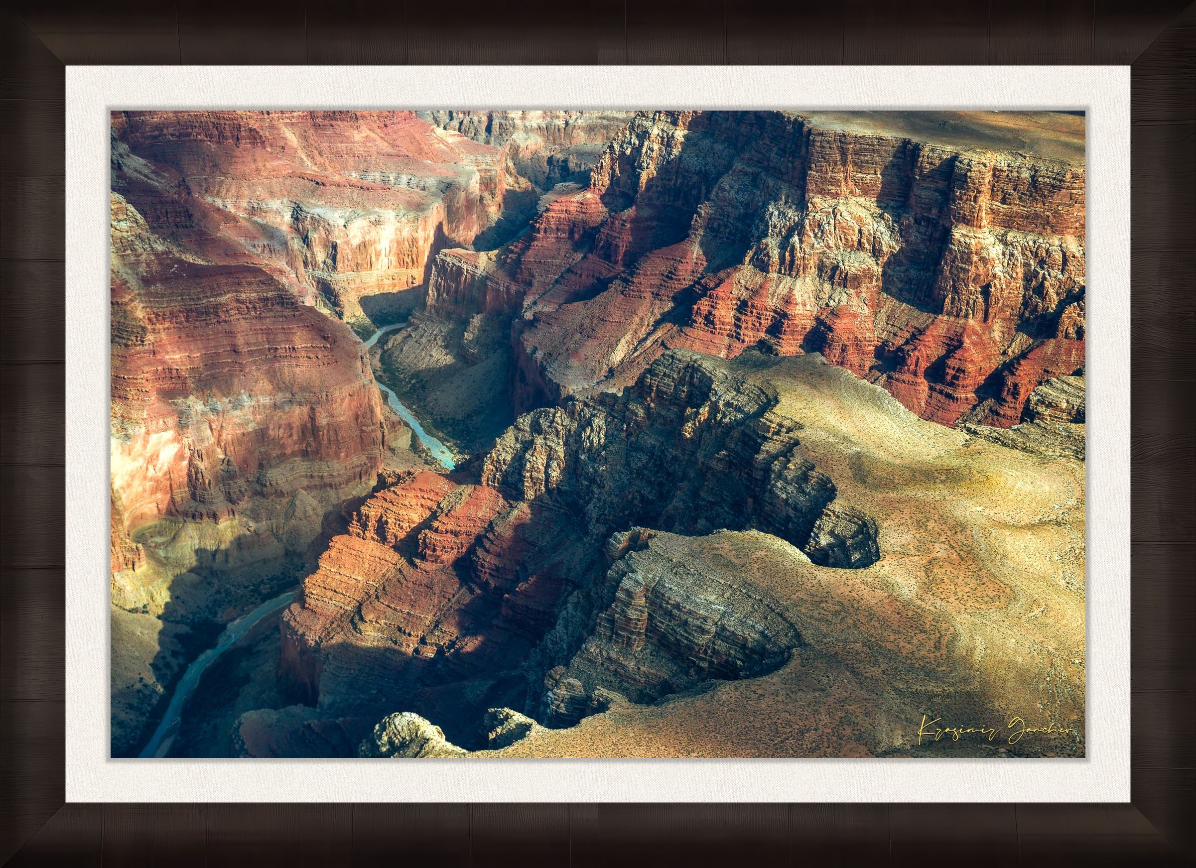 Canyon wall of Grand Canyon with layered reddish-brown strata illuminated by daylight under hazy conditions. #Finish_Roma Dark Ash Frame & Bright Liner