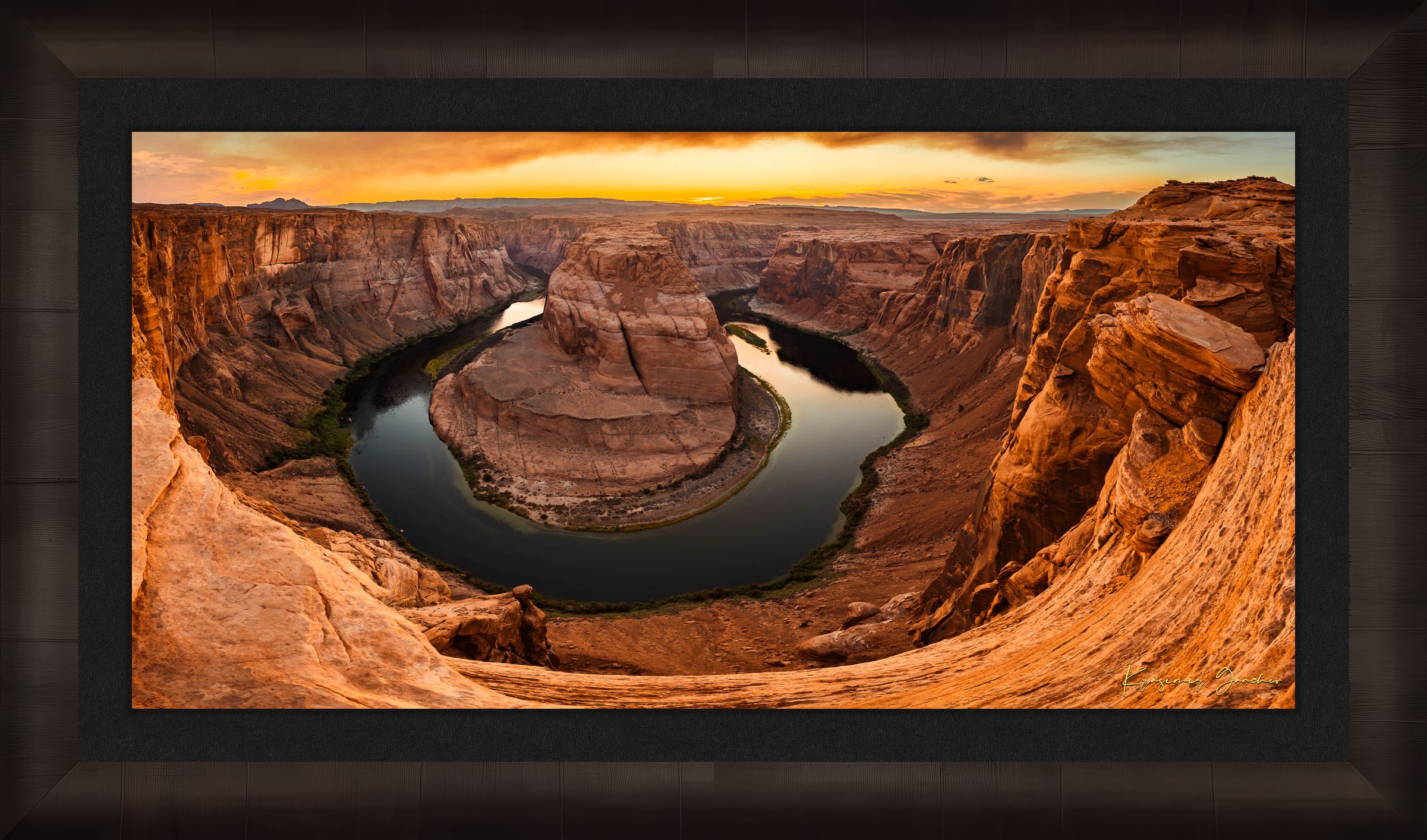 Panoramic view of Horseshoe Bend near Page with Colorado River flowing through a sandstone canyon during sunset. #Finish_Roma Dark Ash Frame & Dark Liner