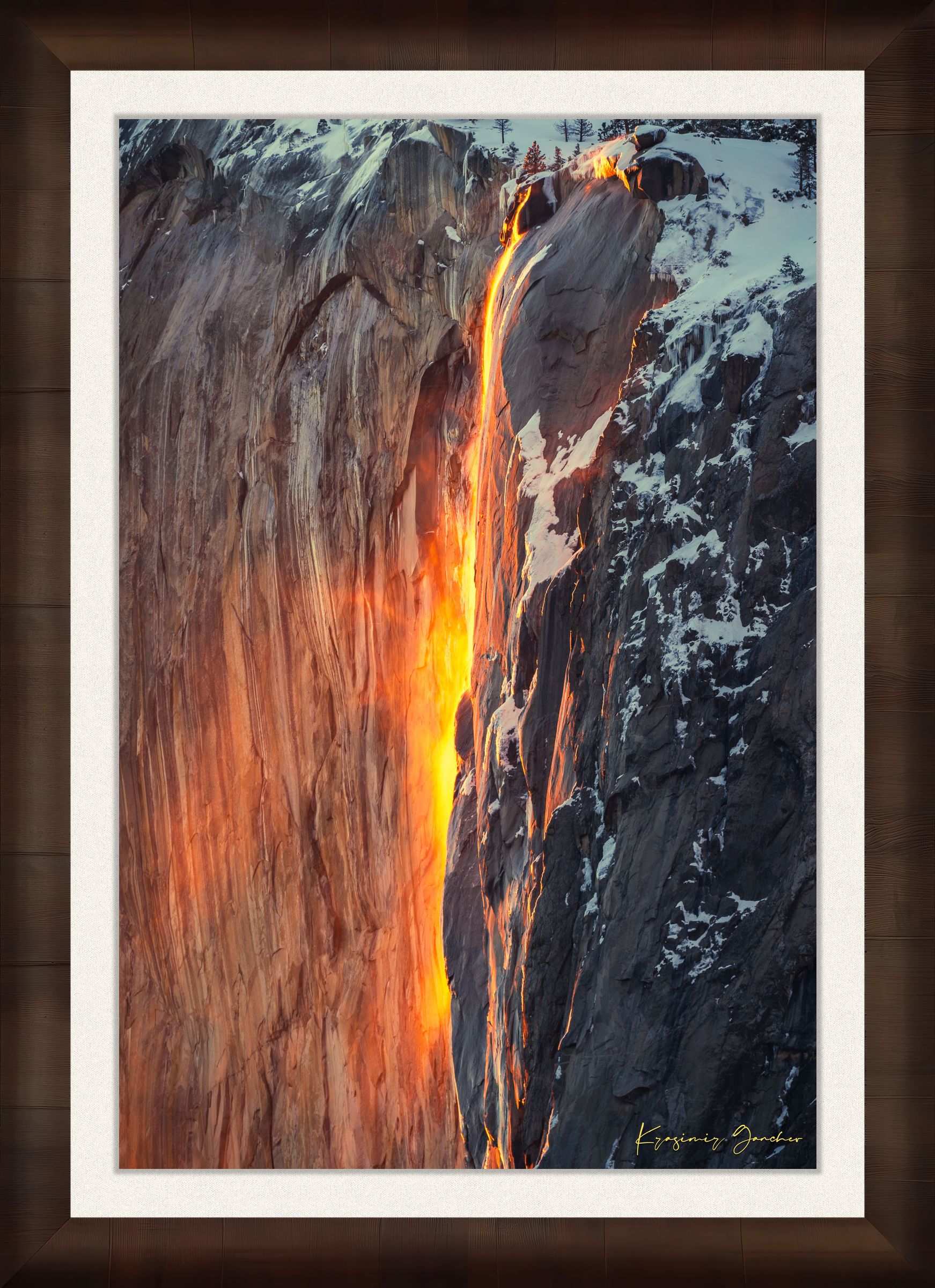 Spectacular sunset view of El Capitan, showing firefall light reflecting on Horsetail Fall amid snowy mountains. #Finish_Roma Cigar Leaf Frame & Bright Liner