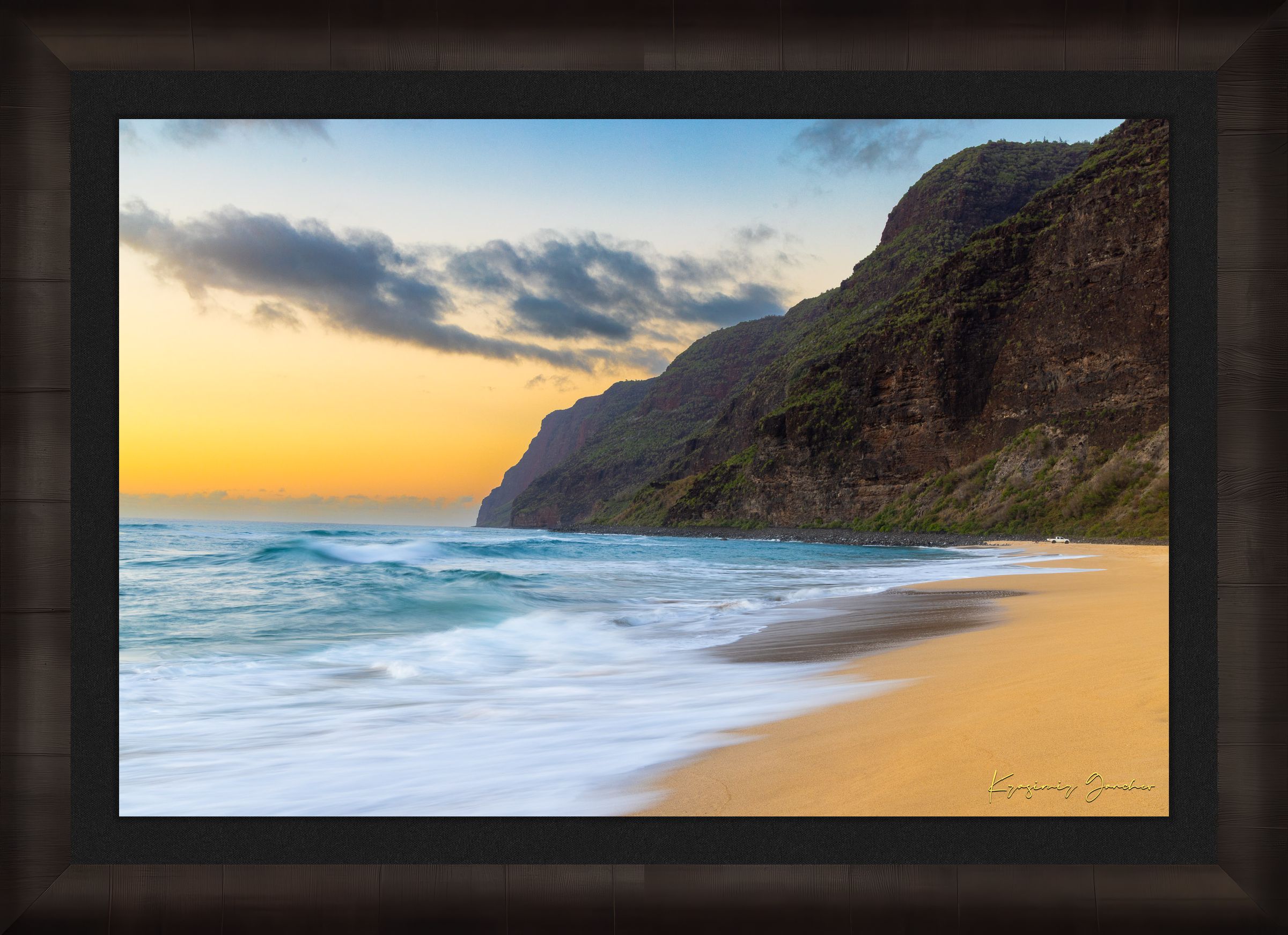Beach and coastal terrain of Barking Sands on Kauai under dusky sky with cloud cover and vibrant colors. #Finish_Roma Dark Ash Frame & Dark Liner