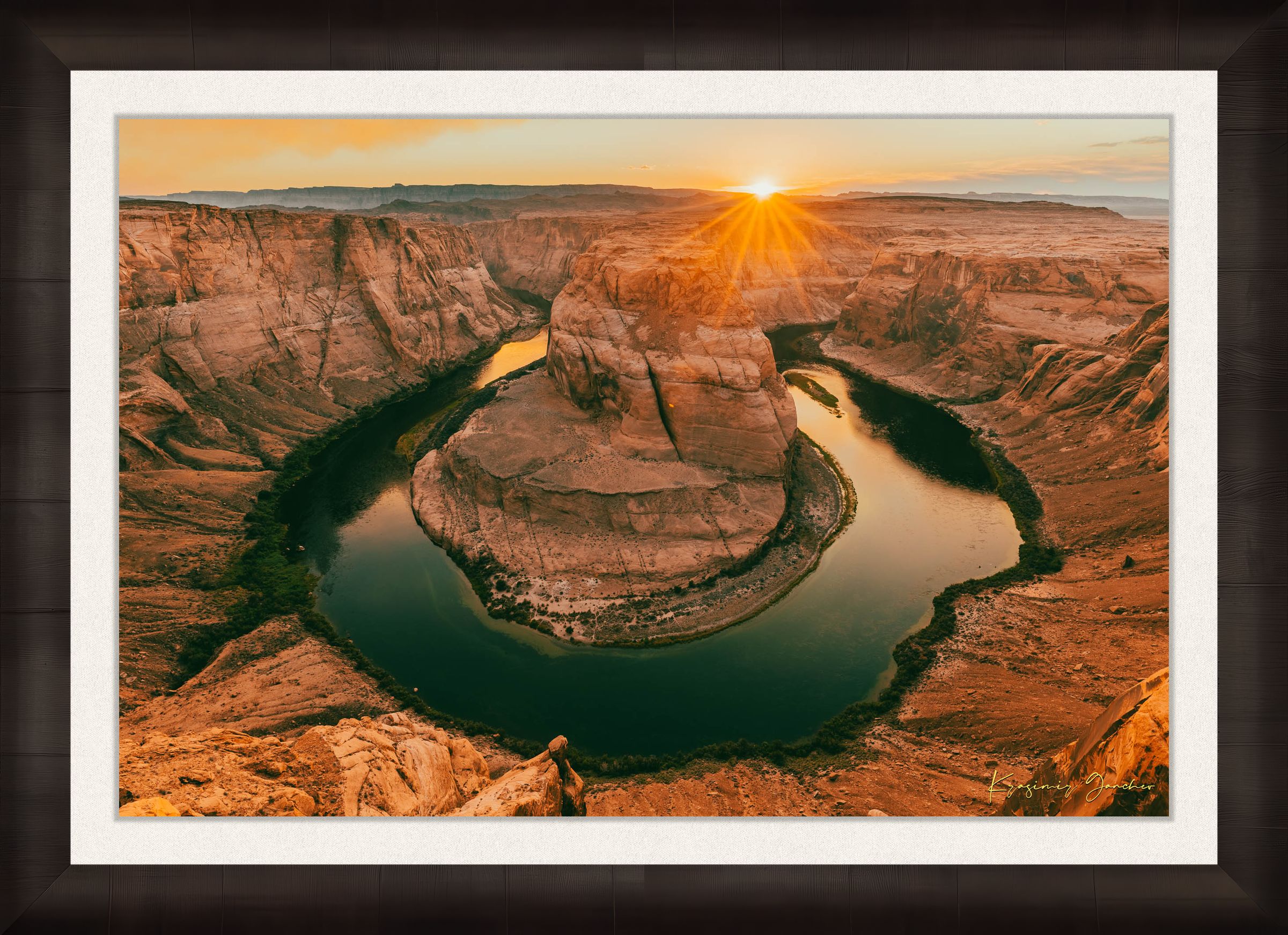 Colorado River forming Horseshoe Bend within a desert canyon in Page during sunset, cloudy sky. #Finish_Roma Dark Ash Frame & Bright Liner