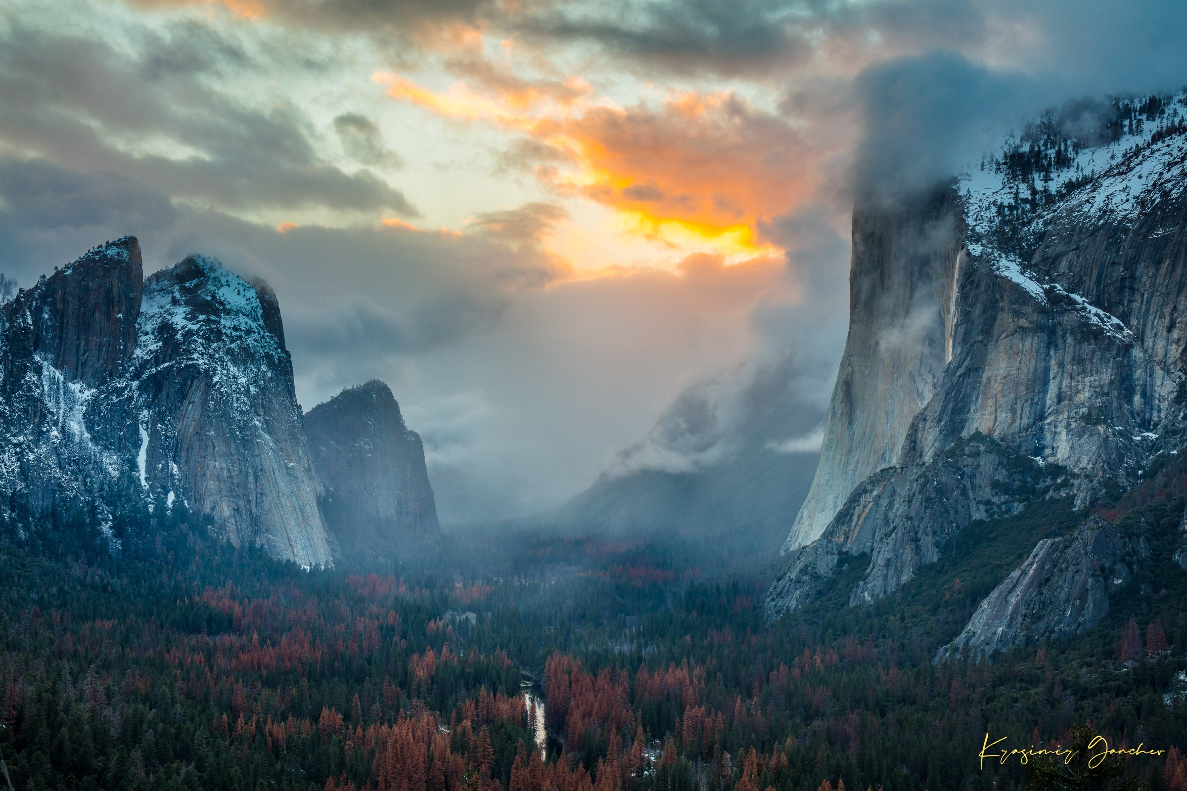Yosemite Valley viewed from reverse tunnel view with dramatic El Capitan granite face and Merced River flowing through the valley. #Finish_Acrylic Recess