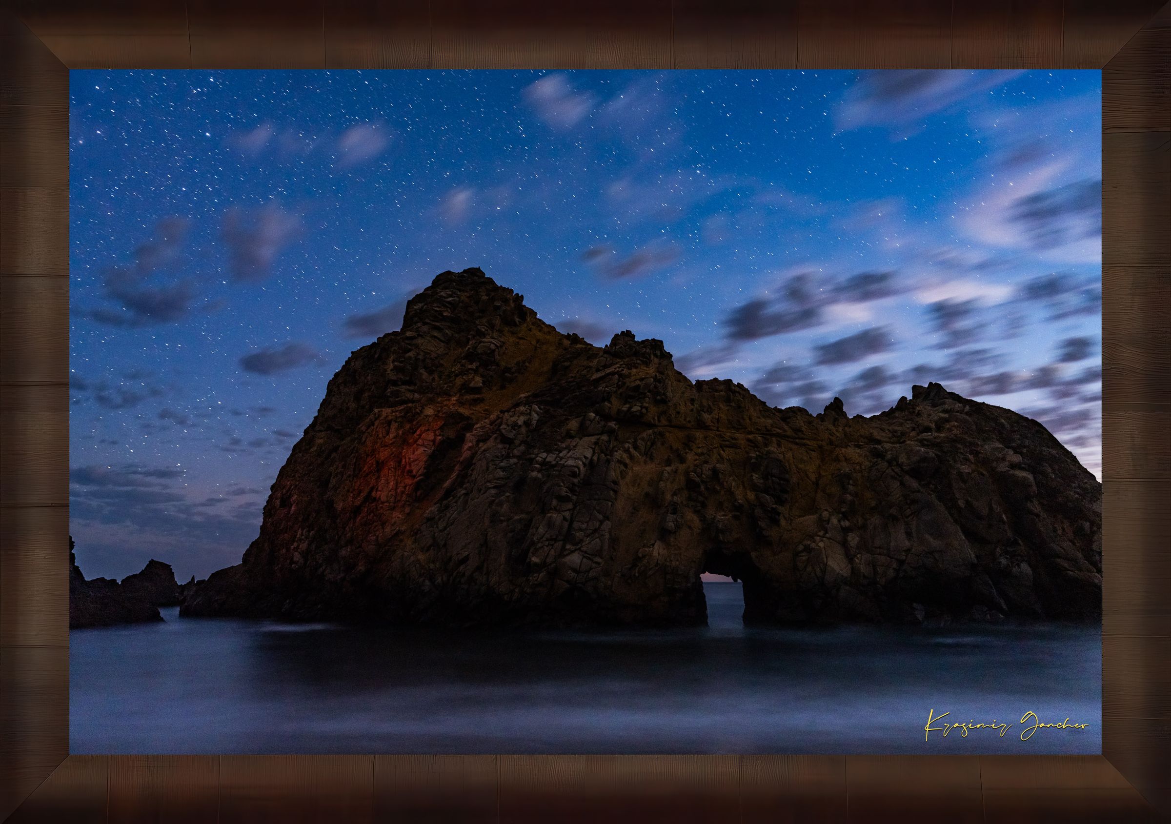 Keyhole Arch silhouette against a starry sky over the ocean at Pfeiffer Beach in Big Sur, California. #Finish_Roma Cigar Leaf Frame