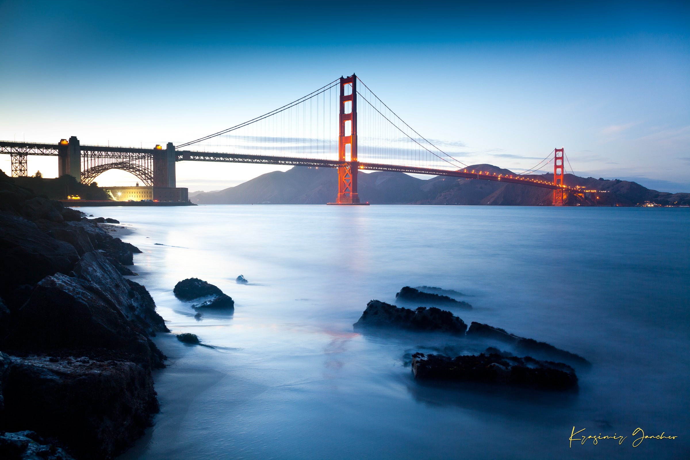 Golden Gate Bridge at dusk overlooking San Francisco Bay with calm water reflecting the sky. #Finish_Acrylic Recess