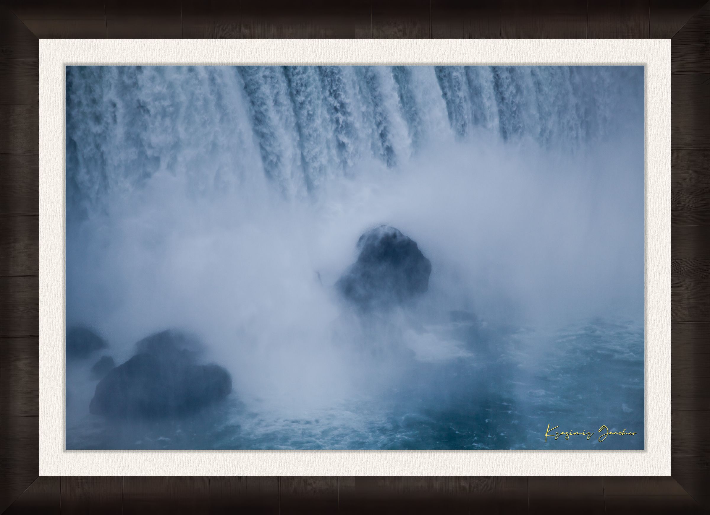 Waterfall at Niagara Falls under daytime light with persistent mist in the air. #Finish_Roma Dark Ash Frame & Bright Liner