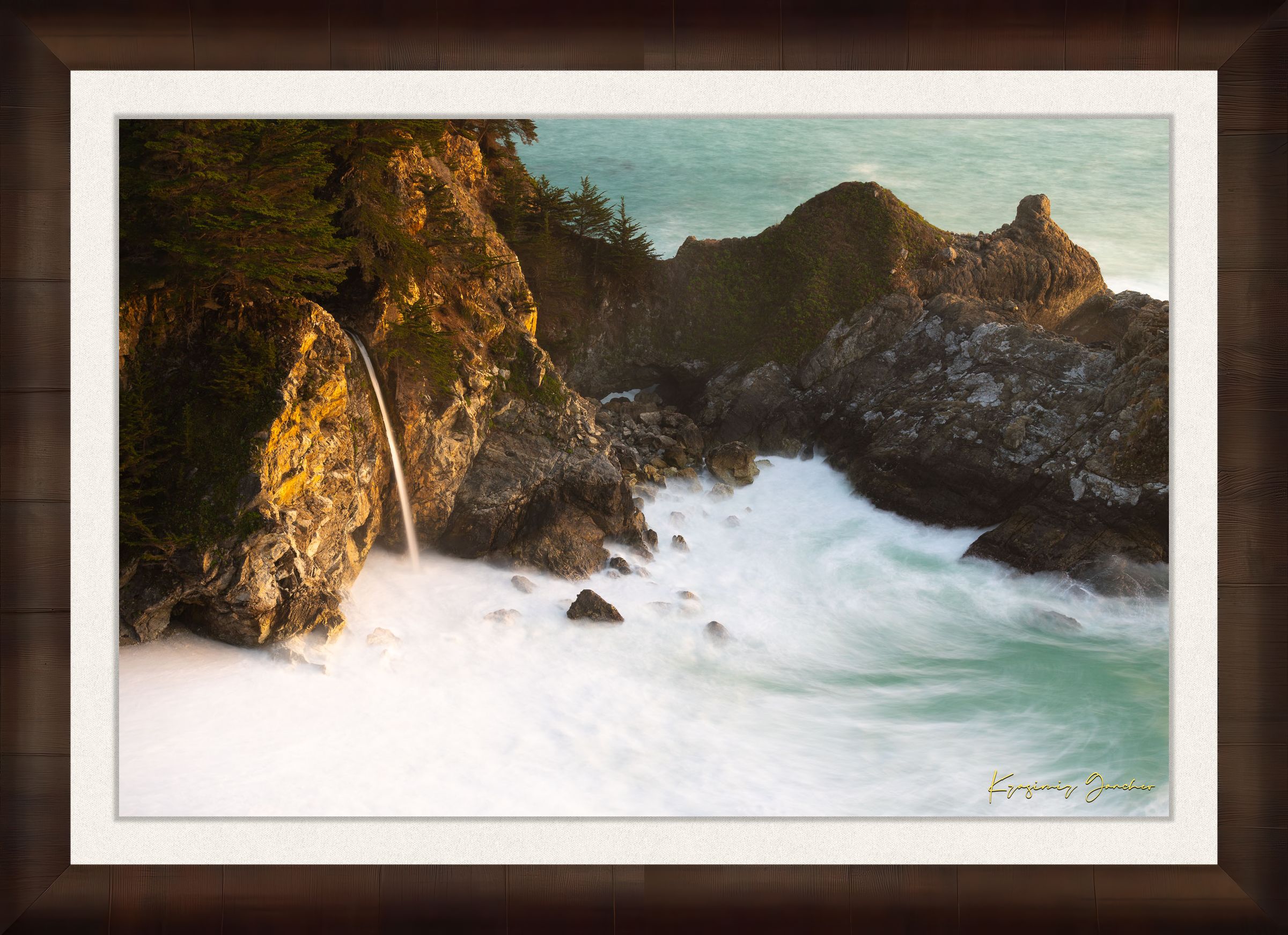 McWay Falls flows from a cliff onto a beach in Big Sur, captured during sunset with the Pacific Ocean visible. #Finish_Roma Cigar Leaf Frame & Bright Liner