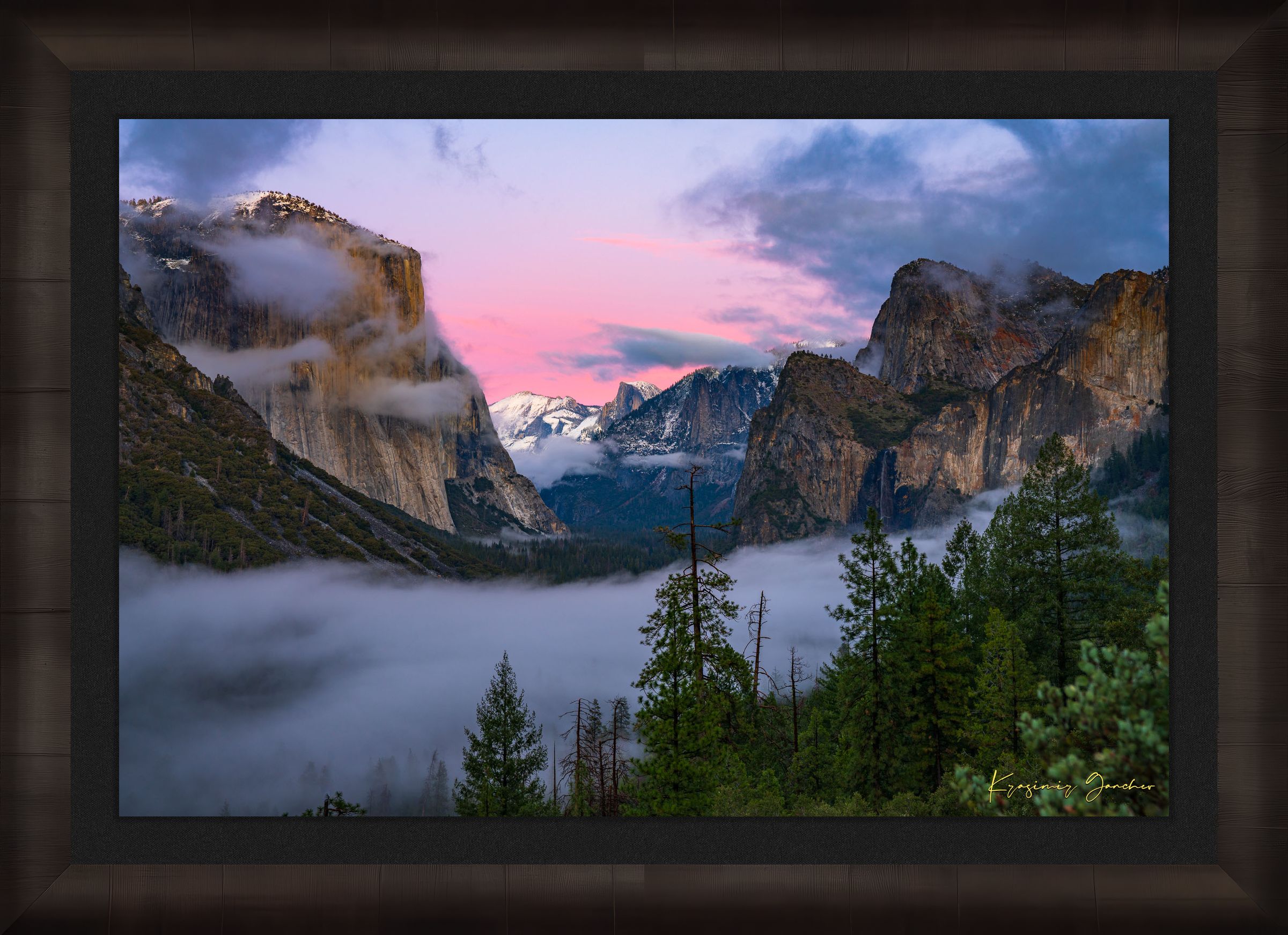 Sunset view of El Capitan monolith in Yosemite National Park, surrounded by valley fog and clouds. #Finish_Roma Dark Ash Frame & Dark Liner