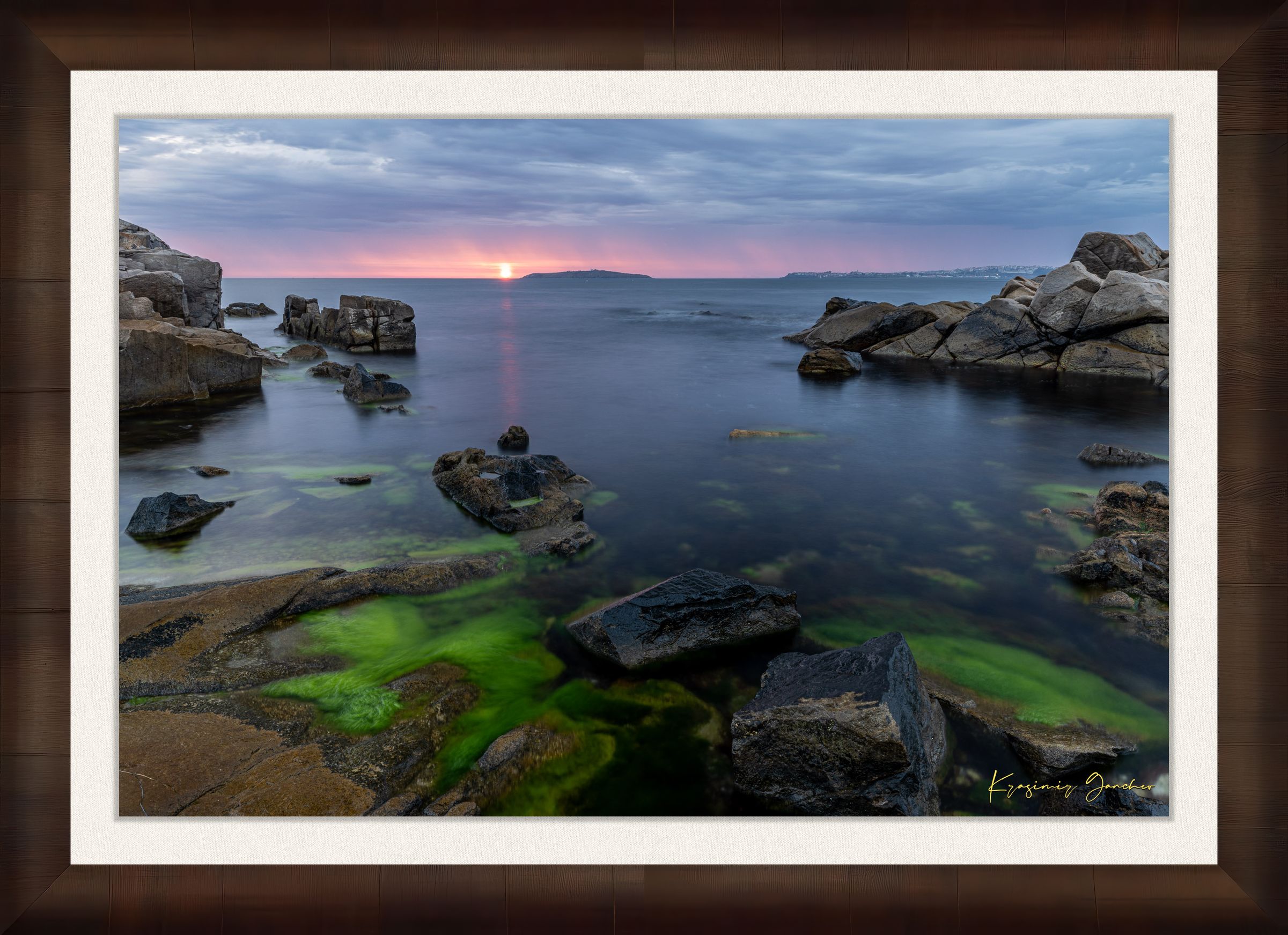 Chernomorets coastal shoreline at sunrise with sea waves under stormy sky and distant rain shadows. #Finish_Roma Cigar Leaf Frame & Bright Liner