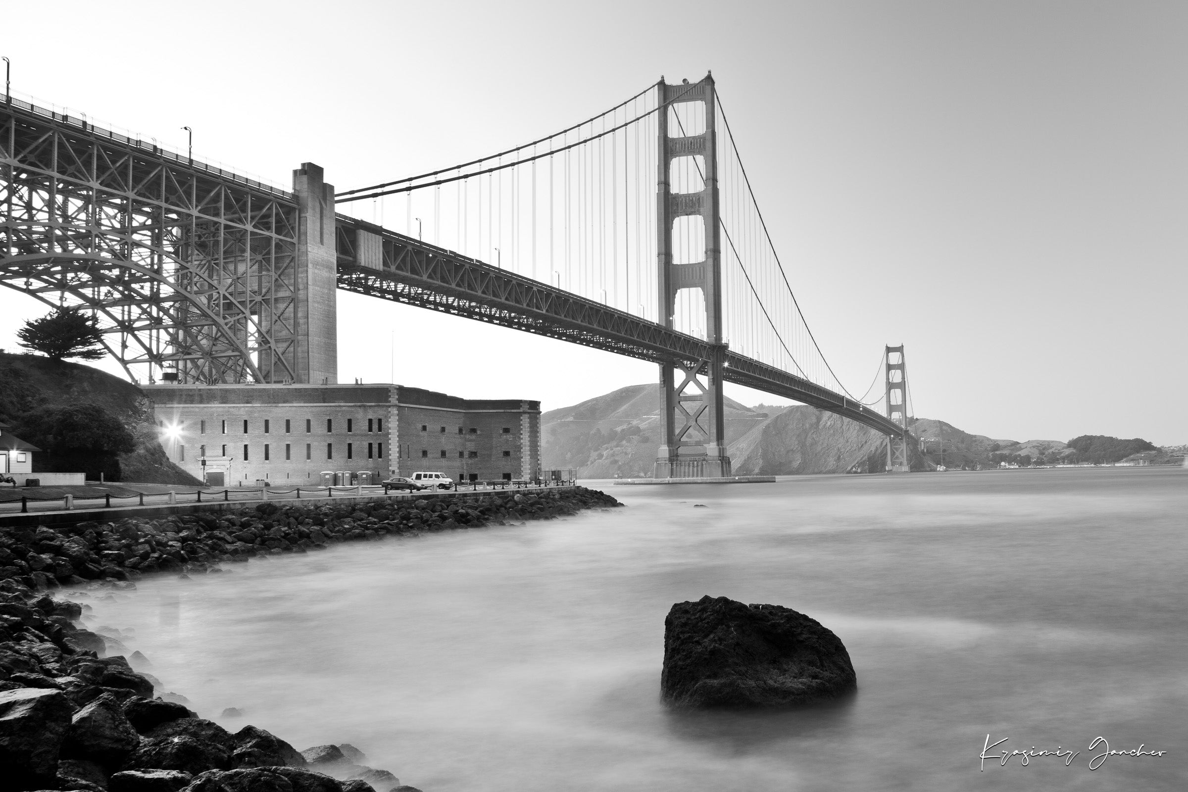 Iconic Golden Gate Bridge viewed across San Francisco Bay during dusky hour, clear structure highlighted. #Finish_Acrylic Recess
