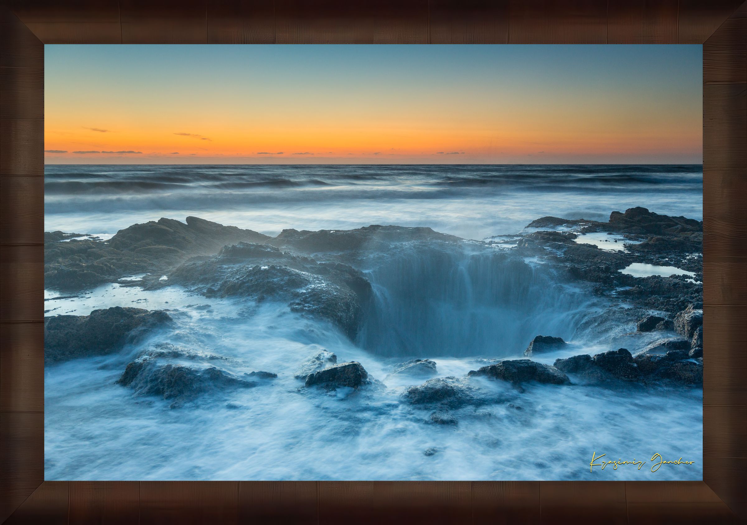 Dusk scene of Thor’s Well with ocean and haze along the Yachats coast, soft gradient sky. #Finish_Roma Cigar Leaf Frame