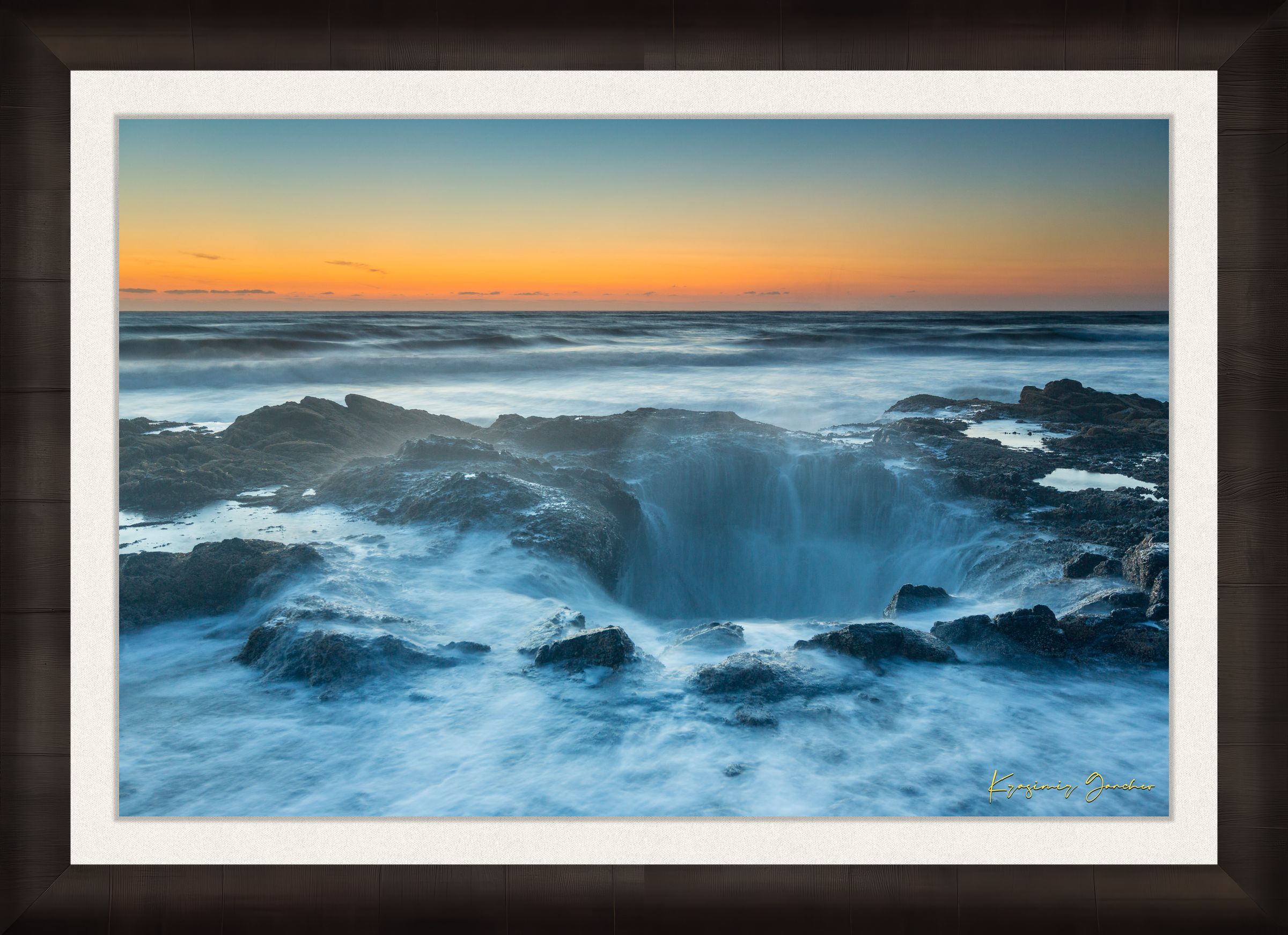 Dusk scene of Thor’s Well with ocean and haze along the Yachats coast, soft gradient sky. #Finish_Roma Dark Ash Frame & Bright Liner