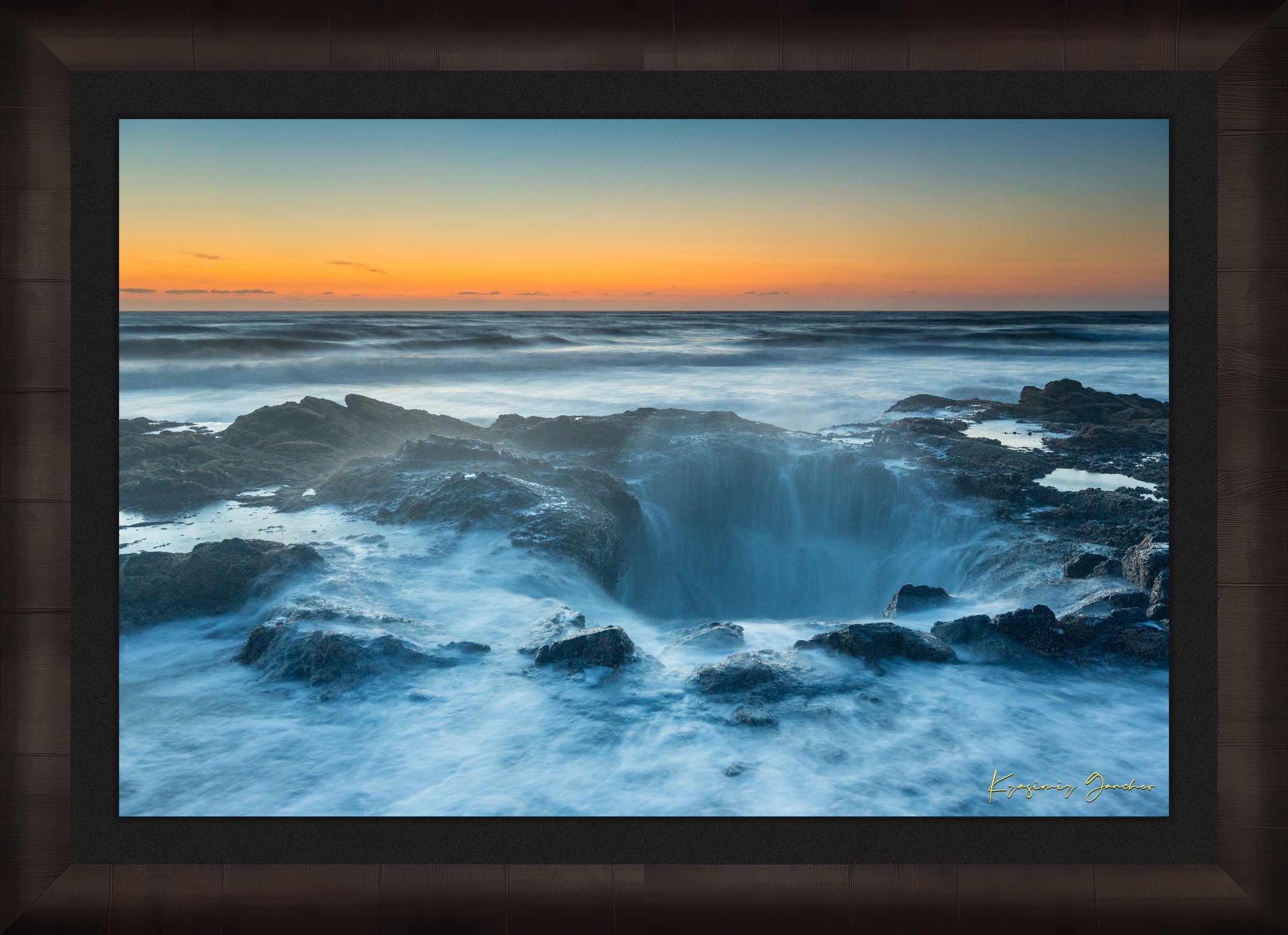 Dusk scene of Thor’s Well with ocean and haze along the Yachats coast, soft gradient sky. #Finish_Roma Dark Ash Frame & Dark Liner