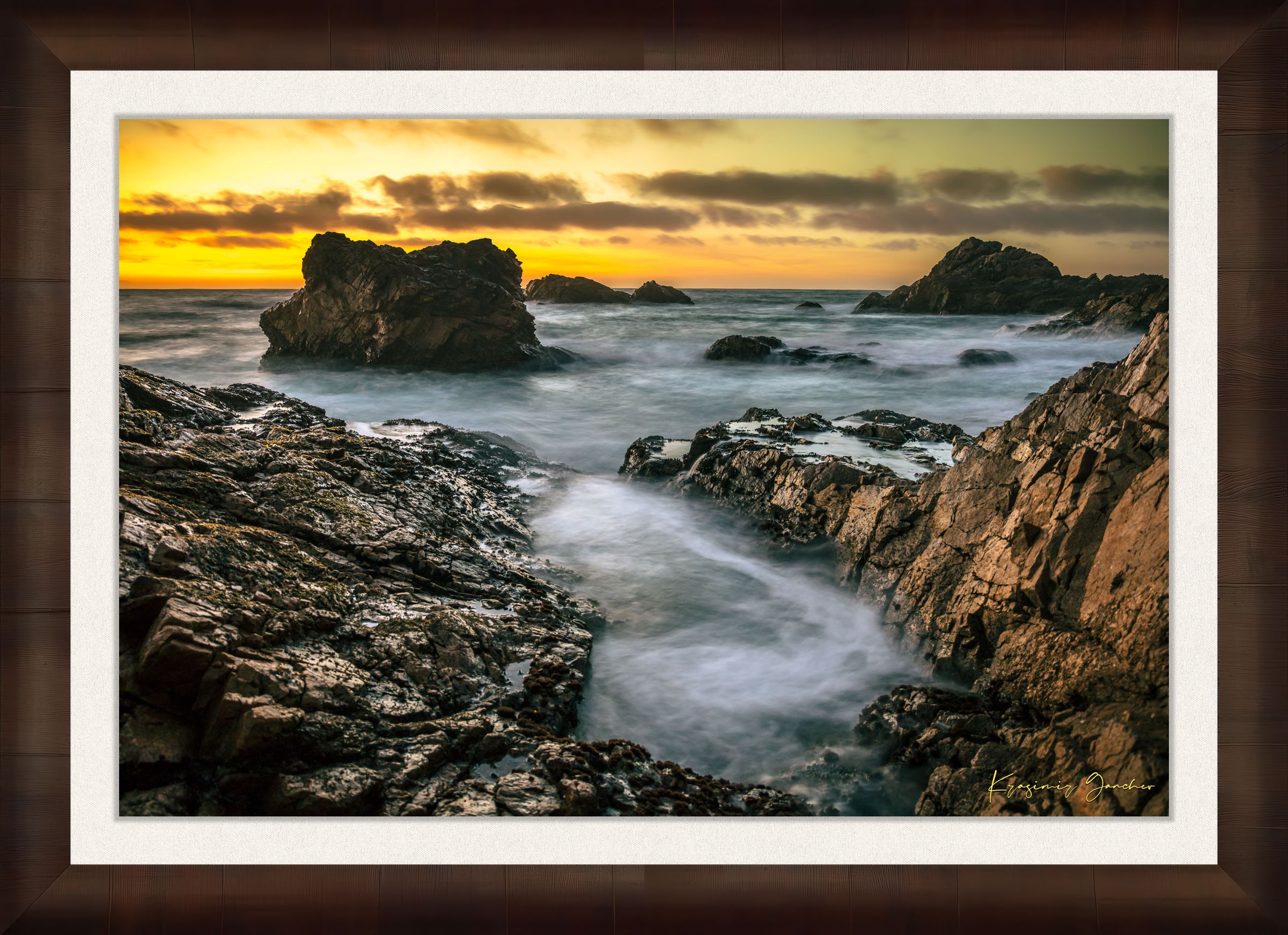 Jagged rocky cliffs along the Big Sur coast with rhythmic wave action, open ocean mist, clouds above, illuminated by late afternoon sunlight. #Finish_Roma Cigar Leaf Frame & Bright Liner