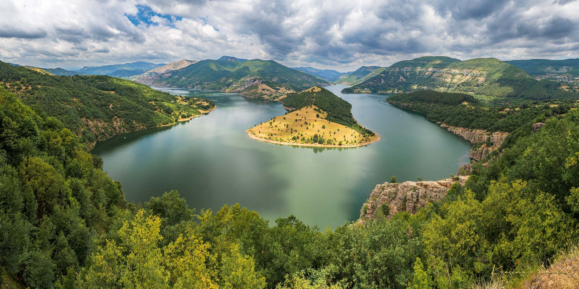 Sinuous Arda River flowing through a river meander in Ribartsi during daylight, cloudy sky. #Finish_Acrylic Recess
