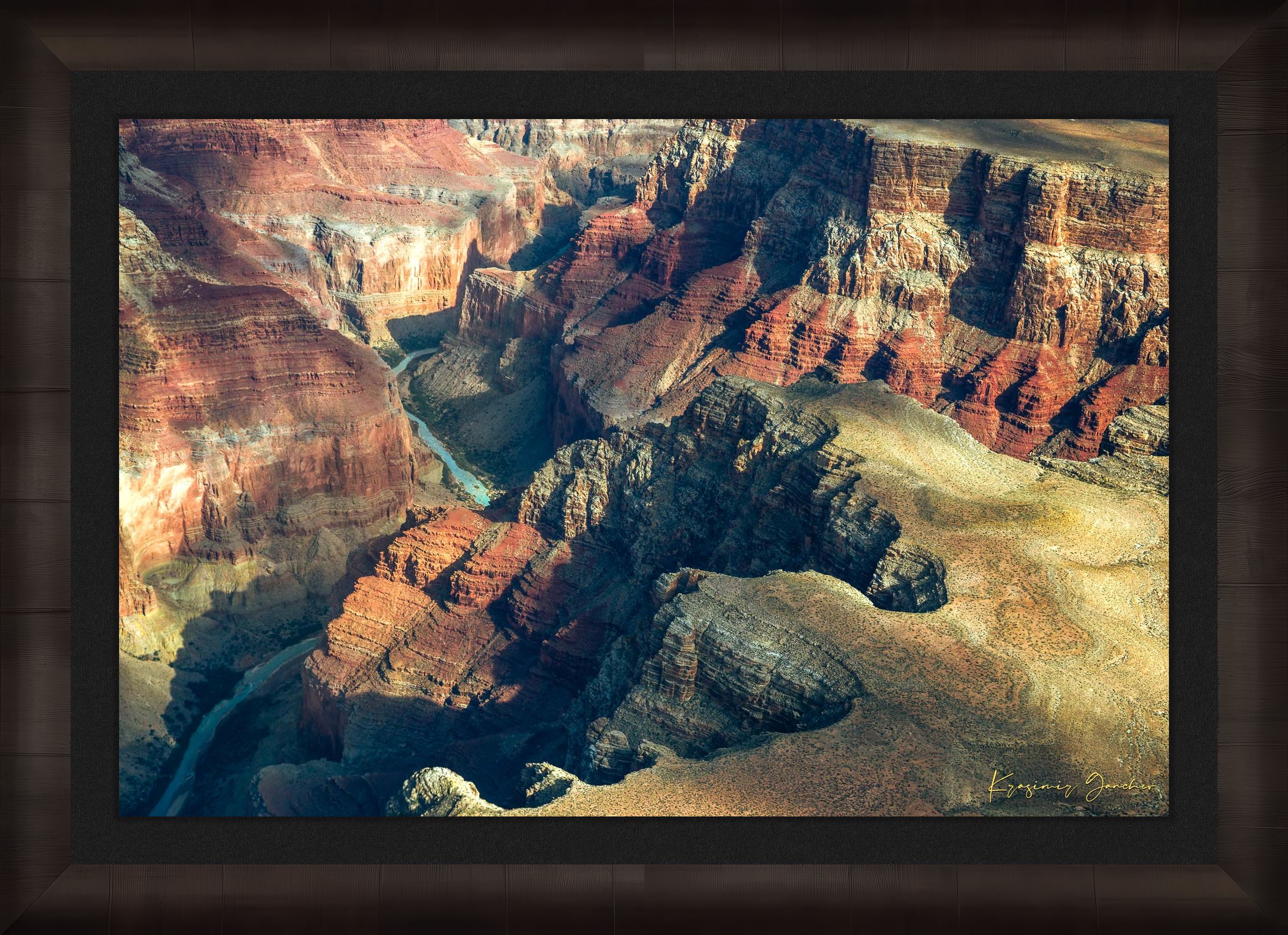 Canyon wall of Grand Canyon with layered reddish-brown strata illuminated by daylight under hazy conditions. #Finish_Roma Dark Ash Frame & Dark Liner