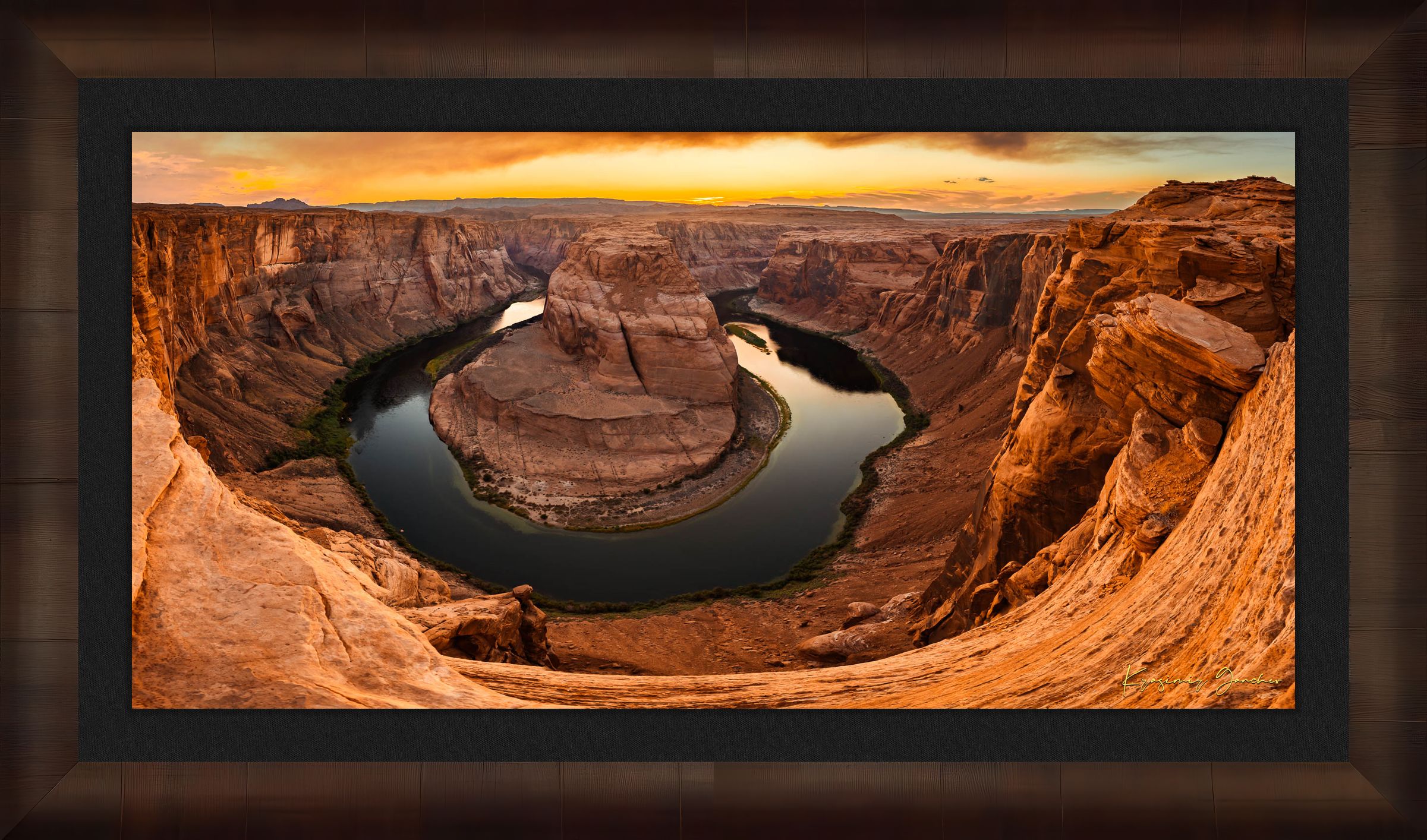 Panoramic view of Horseshoe Bend near Page with Colorado River flowing through a sandstone canyon during sunset. #Finish_Roma Cigar Leaf Frame & Dark Liner