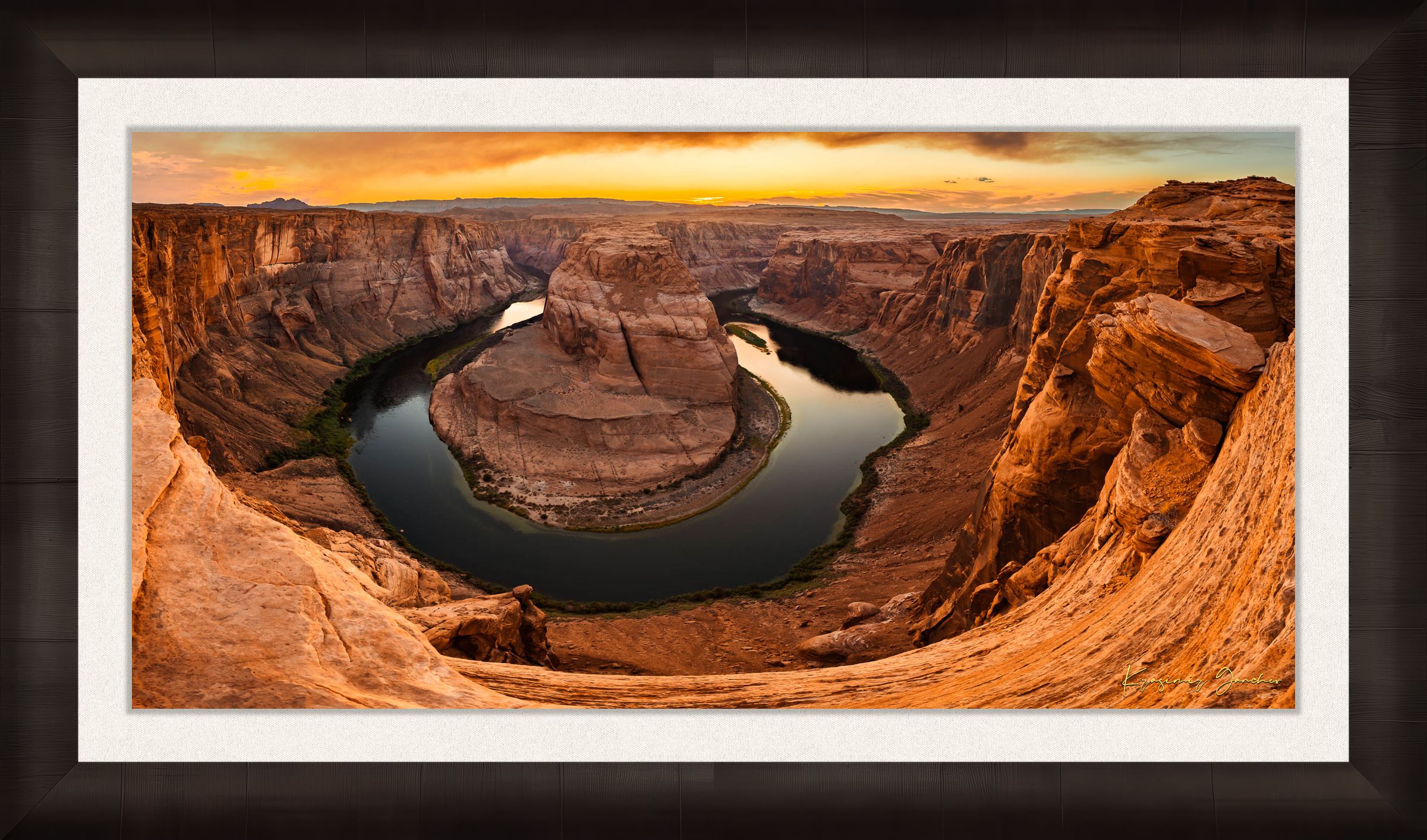 Panoramic view of Horseshoe Bend near Page with Colorado River flowing through a sandstone canyon during sunset. #Finish_Roma Dark Ash Frame & Bright Liner