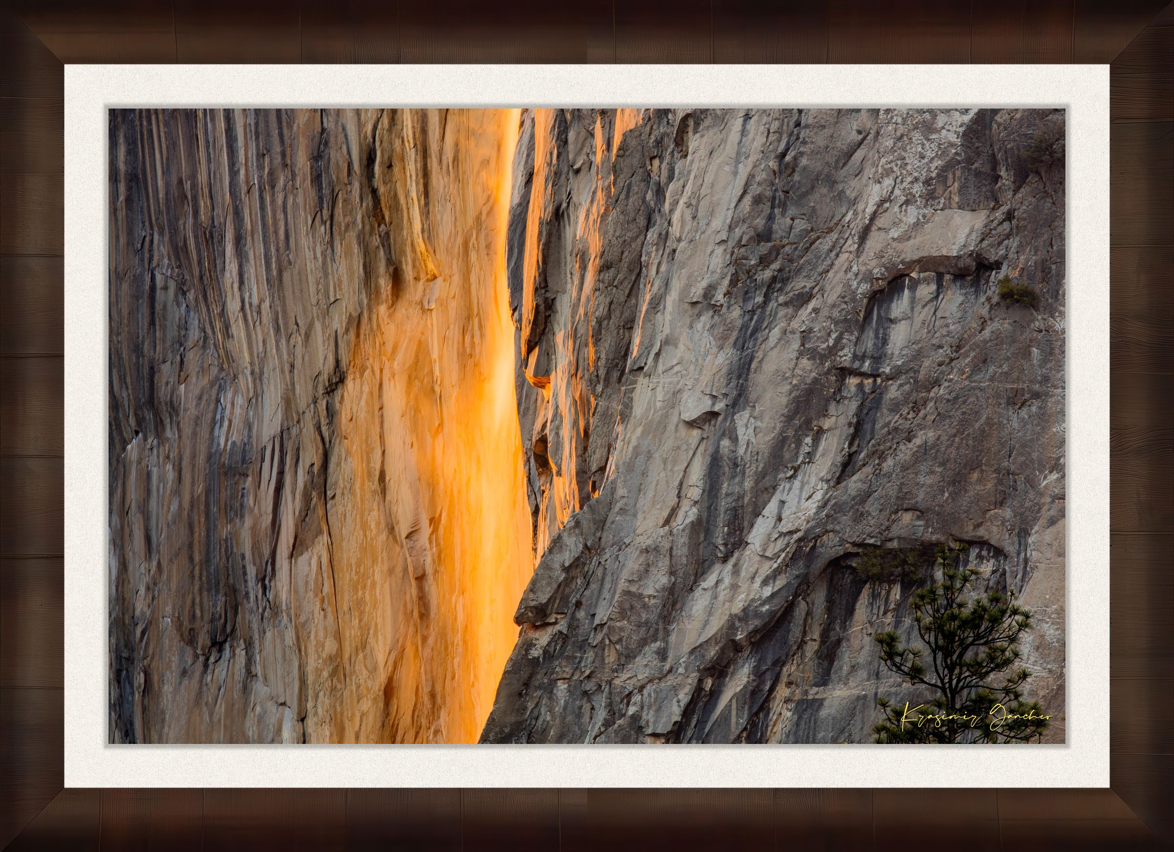 Firefall phenomenon on El Capitan monolith as sunlight reflects off Horsetail Fall mist during sunset in Yosemite National Park. #Finish_Roma Cigar Leaf Frame & Bright Liner