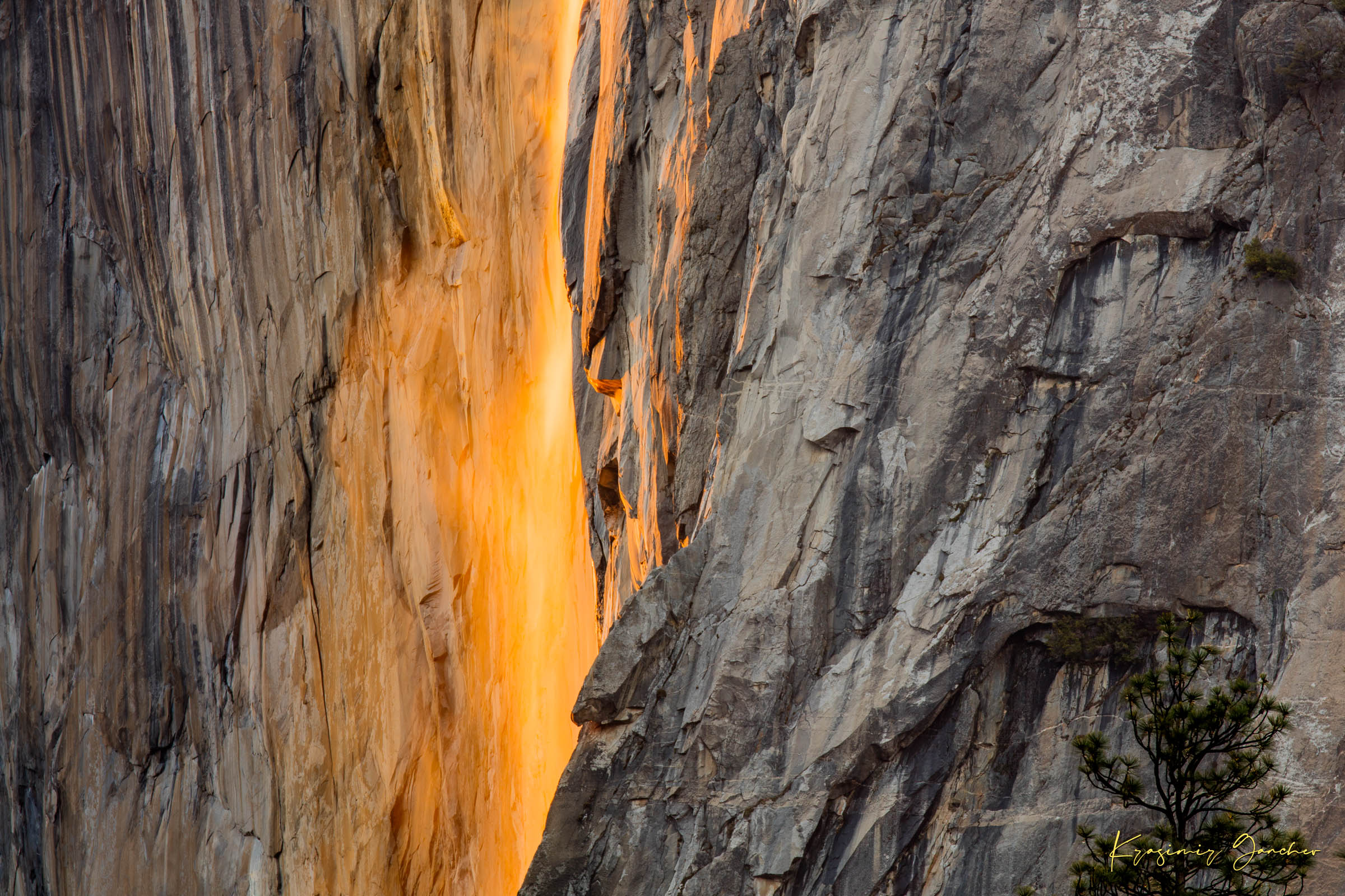Firefall phenomenon on El Capitan monolith as sunlight reflects off Horsetail Fall mist during sunset in Yosemite National Park. #Finish_Acrylic Recess
