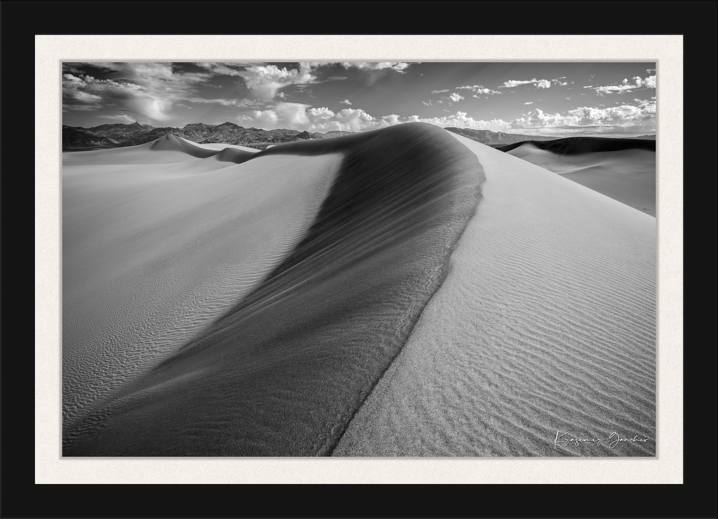 Monochrome sand dune landscape in Death Valley National Park, showing smooth contours and natural textures under daytime lighting. #Finish_Roma Satin Black Frame & Bright Liner