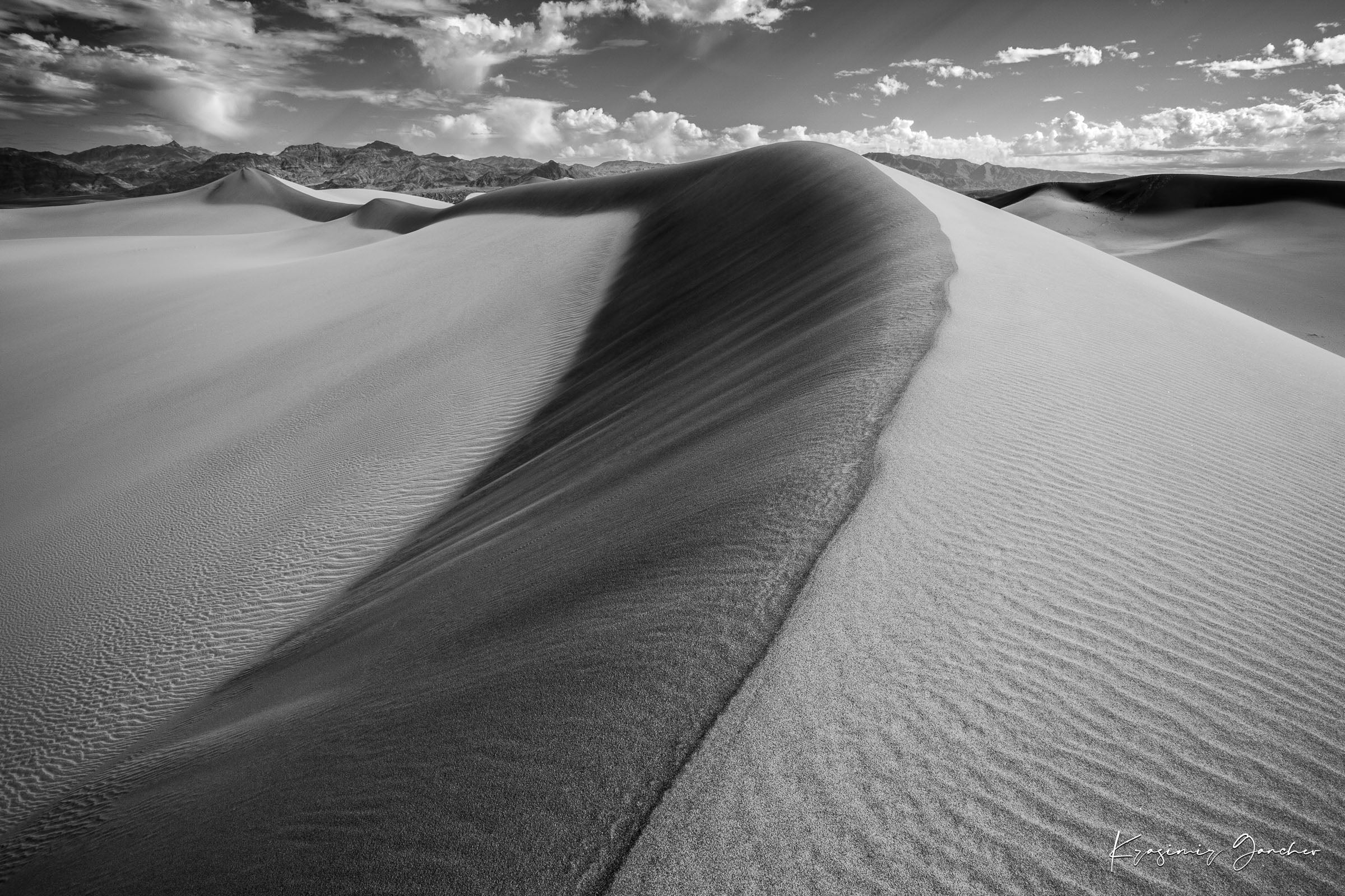 Monochrome sand dune landscape in Death Valley National Park, showing smooth contours and natural textures under daytime lighting. #Finish_Acrylic Recess
