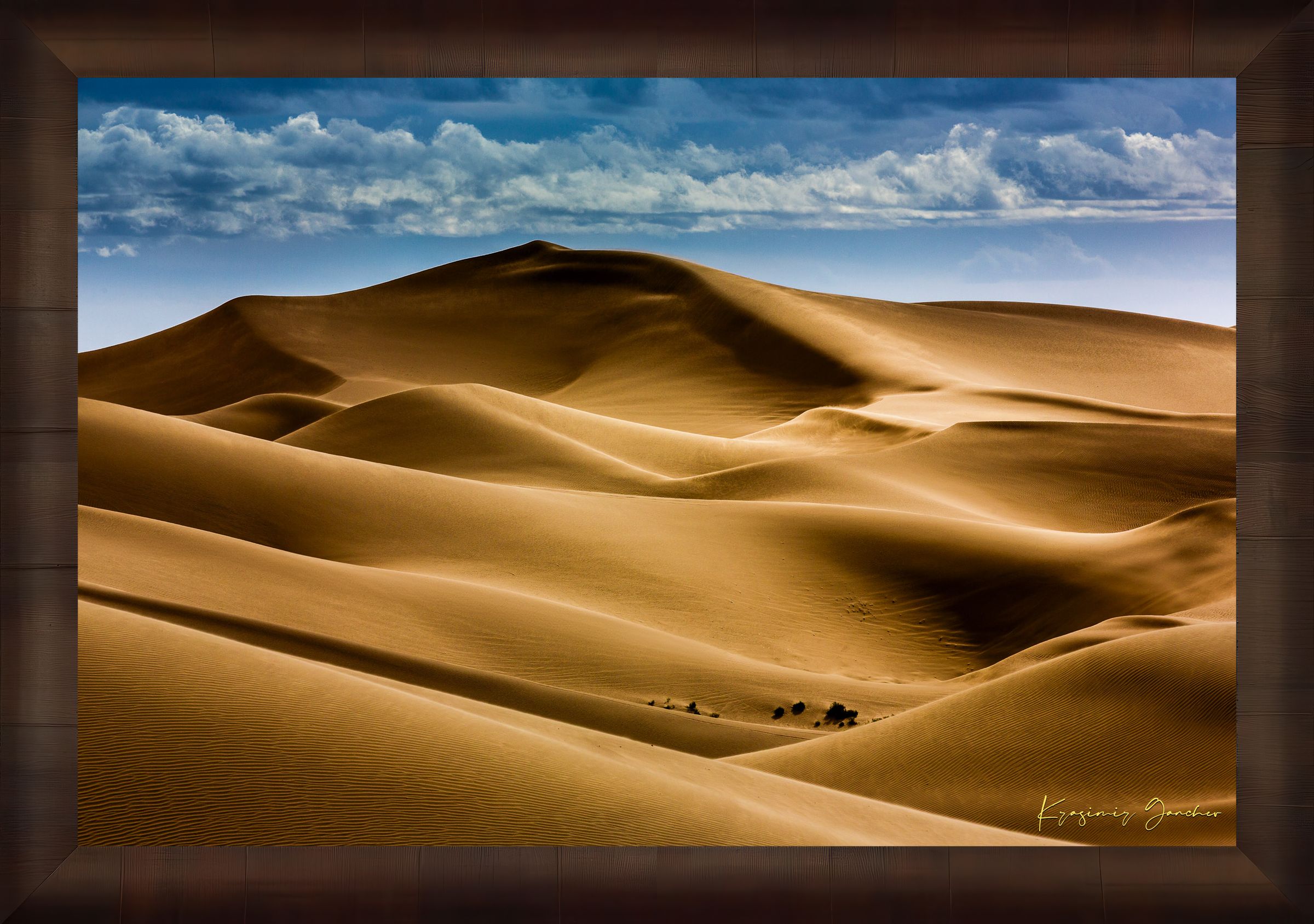 Sweeping desert dune curves in Brawley bathed in warm light, framed by a tranquil sky to emphasize natural grandeur. #Finish_Roma Cigar Leaf Frame