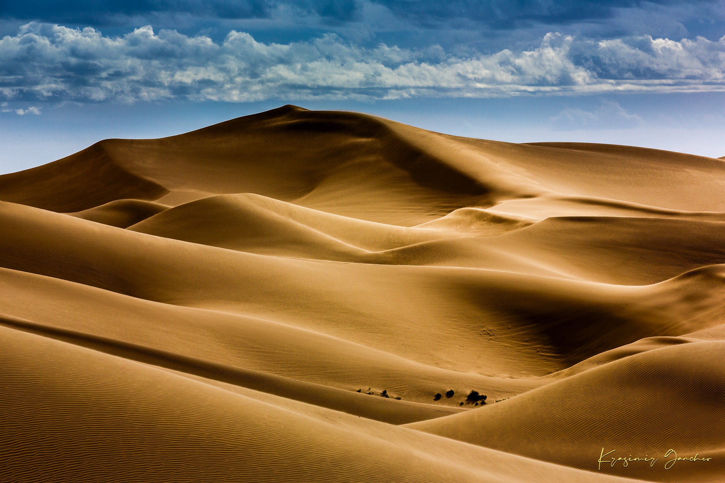 Sweeping desert dune curves in Brawley bathed in warm light, framed by a tranquil sky to emphasize natural grandeur. #Finish_Acrylic Recess