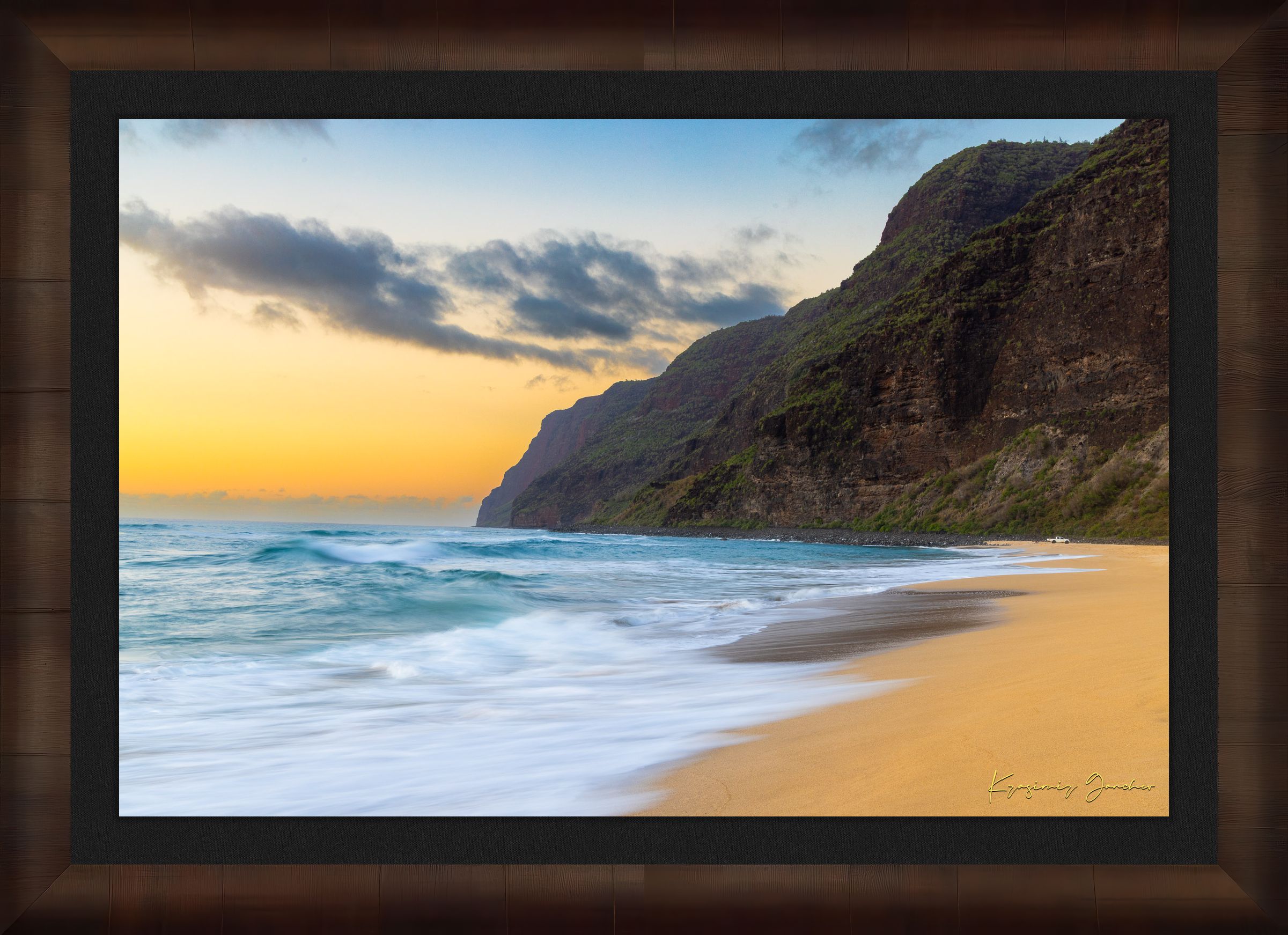 Beach and coastal terrain of Barking Sands on Kauai under dusky sky with cloud cover and vibrant colors. #Finish_Roma Cigar Leaf Frame & Dark Liner