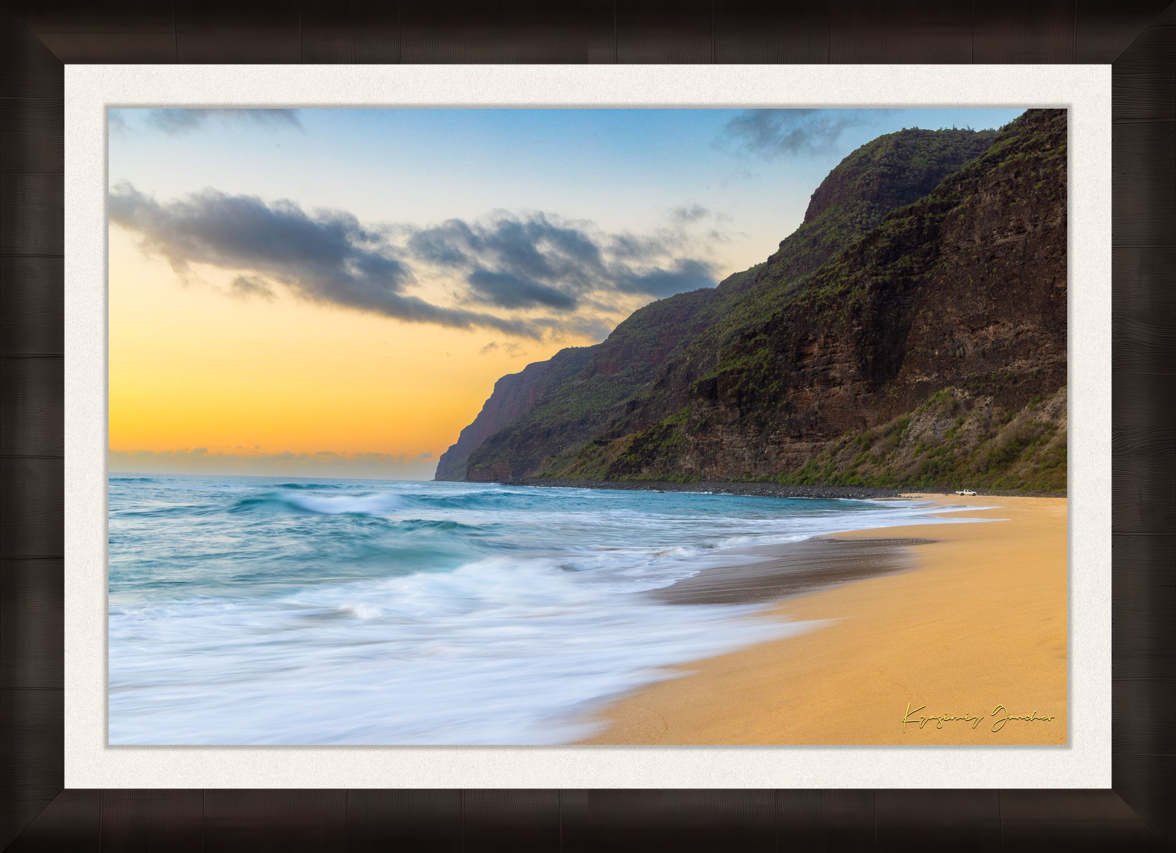 Beach and coastal terrain of Barking Sands on Kauai under dusky sky with cloud cover and vibrant colors. #Finish_Roma Dark Ash Frame & Bright Liner