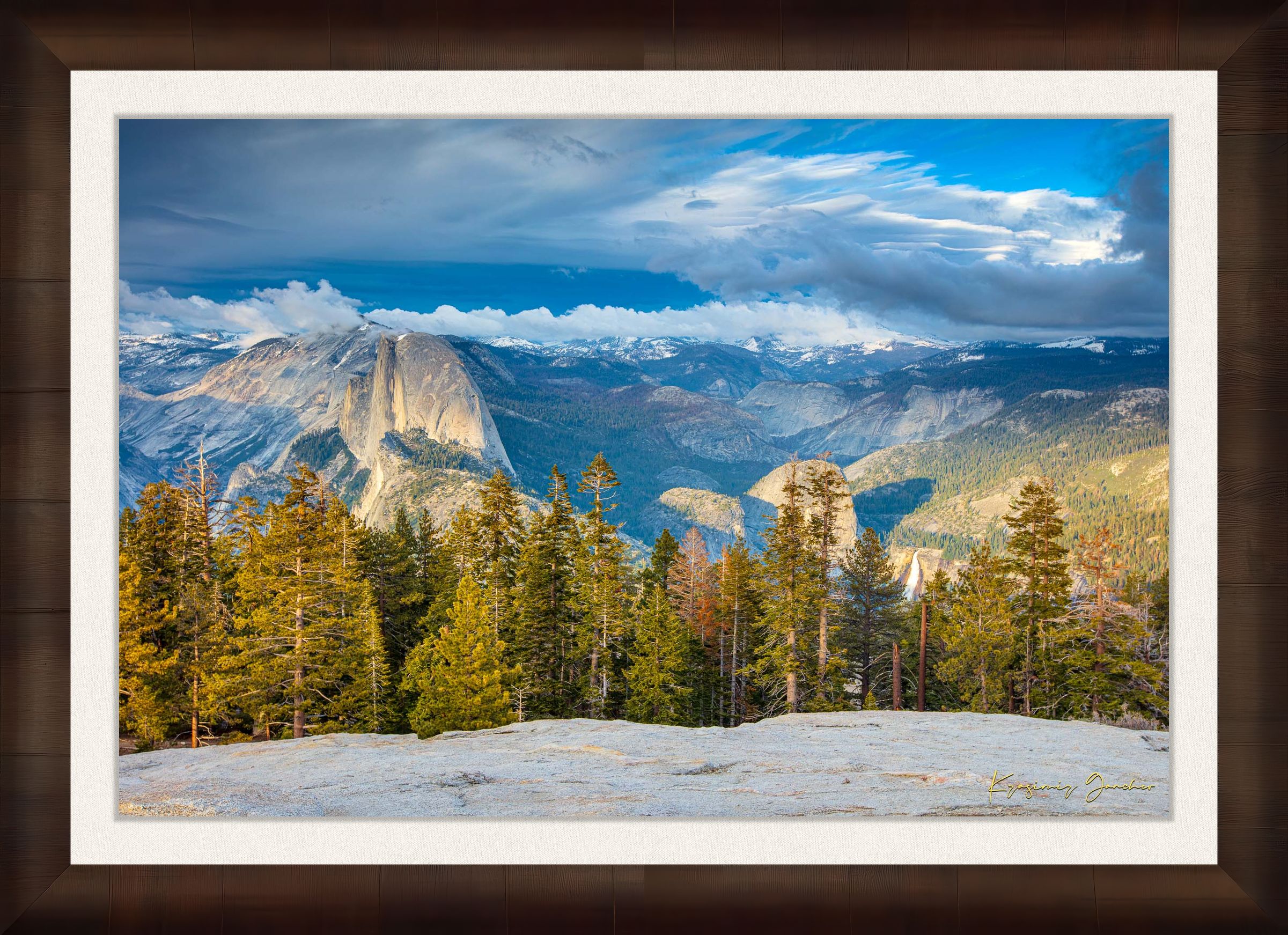 Yosemite Valley panorama beneath moving clouds, featuring monoliths and pine forests in the distance. #Finish_Roma Cigar Leaf Frame & Bright Liner