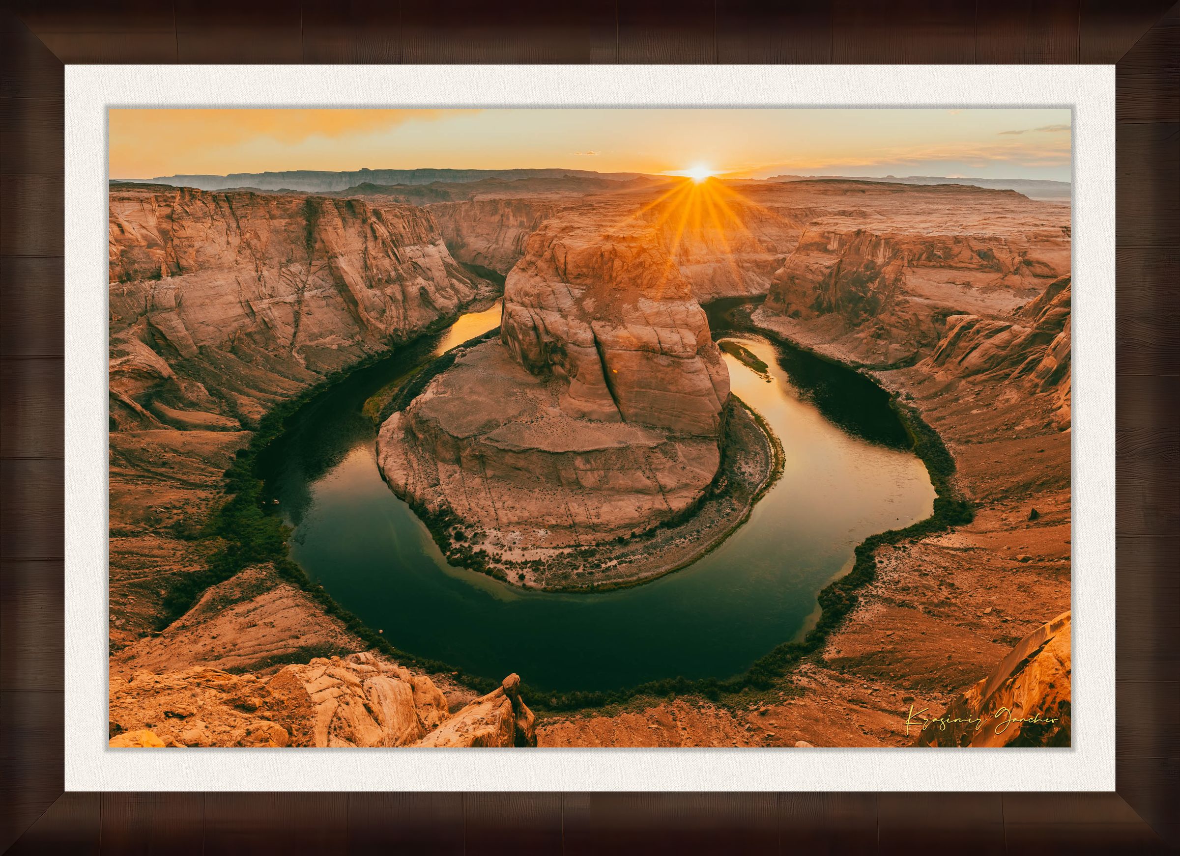 Colorado River forming Horseshoe Bend within a desert canyon in Page during sunset, cloudy sky. #Finish_Roma Cigar Leaf Frame & Bright Liner