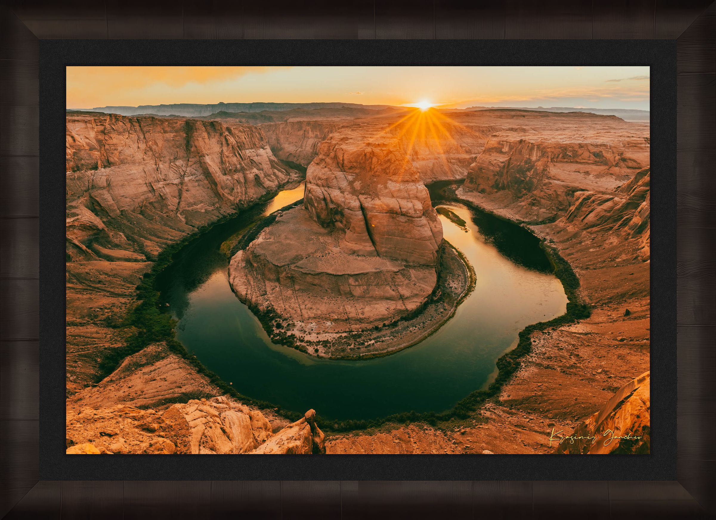 Colorado River forming Horseshoe Bend within a desert canyon in Page during sunset, cloudy sky. #Finish_Roma Dark Ash Frame & Dark Liner