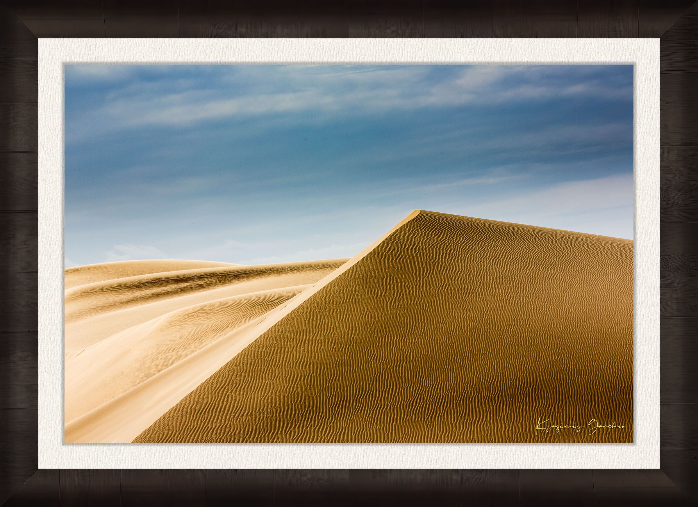 Expansive sand dune terrain at Brawley with subtle textures and color variations from natural sunlight. #Finish_Roma Dark Ash Frame & Bright Liner