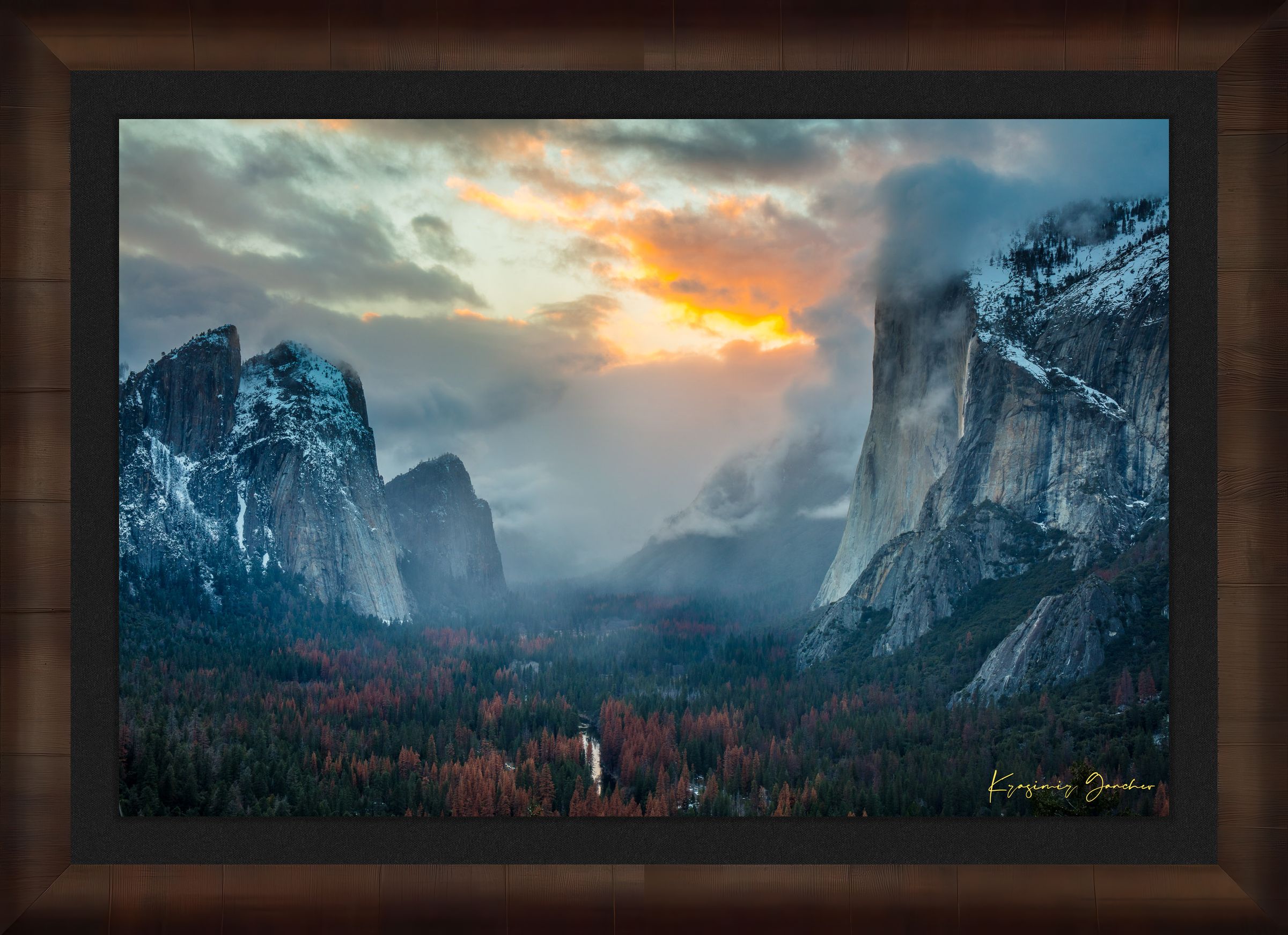 Yosemite Valley viewed from reverse tunnel view with dramatic El Capitan granite face and Merced River flowing through the valley. #Finish_Roma Cigar Leaf Frame & Dark Liner