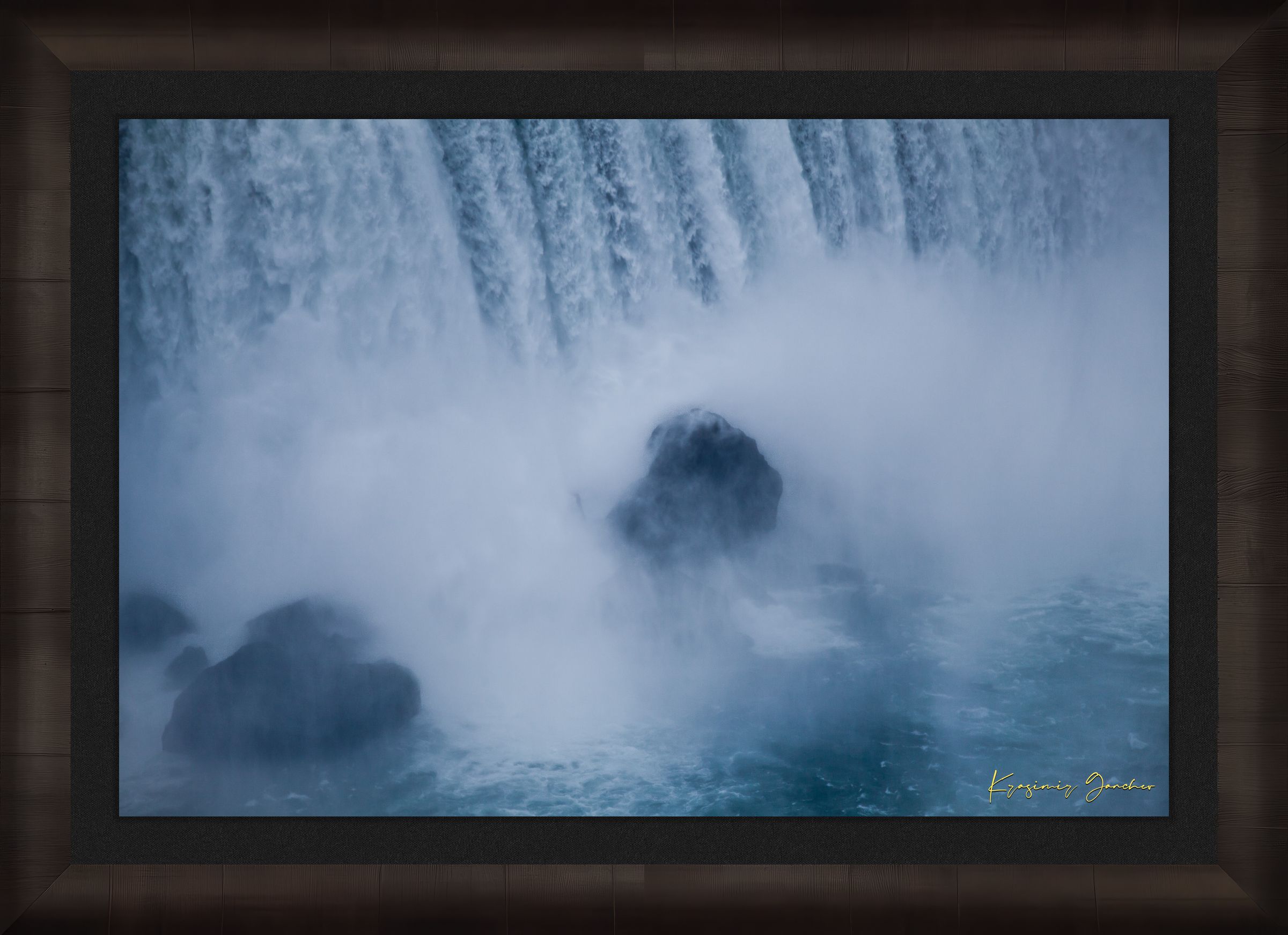Waterfall at Niagara Falls under daytime light with persistent mist in the air. #Finish_Roma Dark Ash Frame & Dark Liner