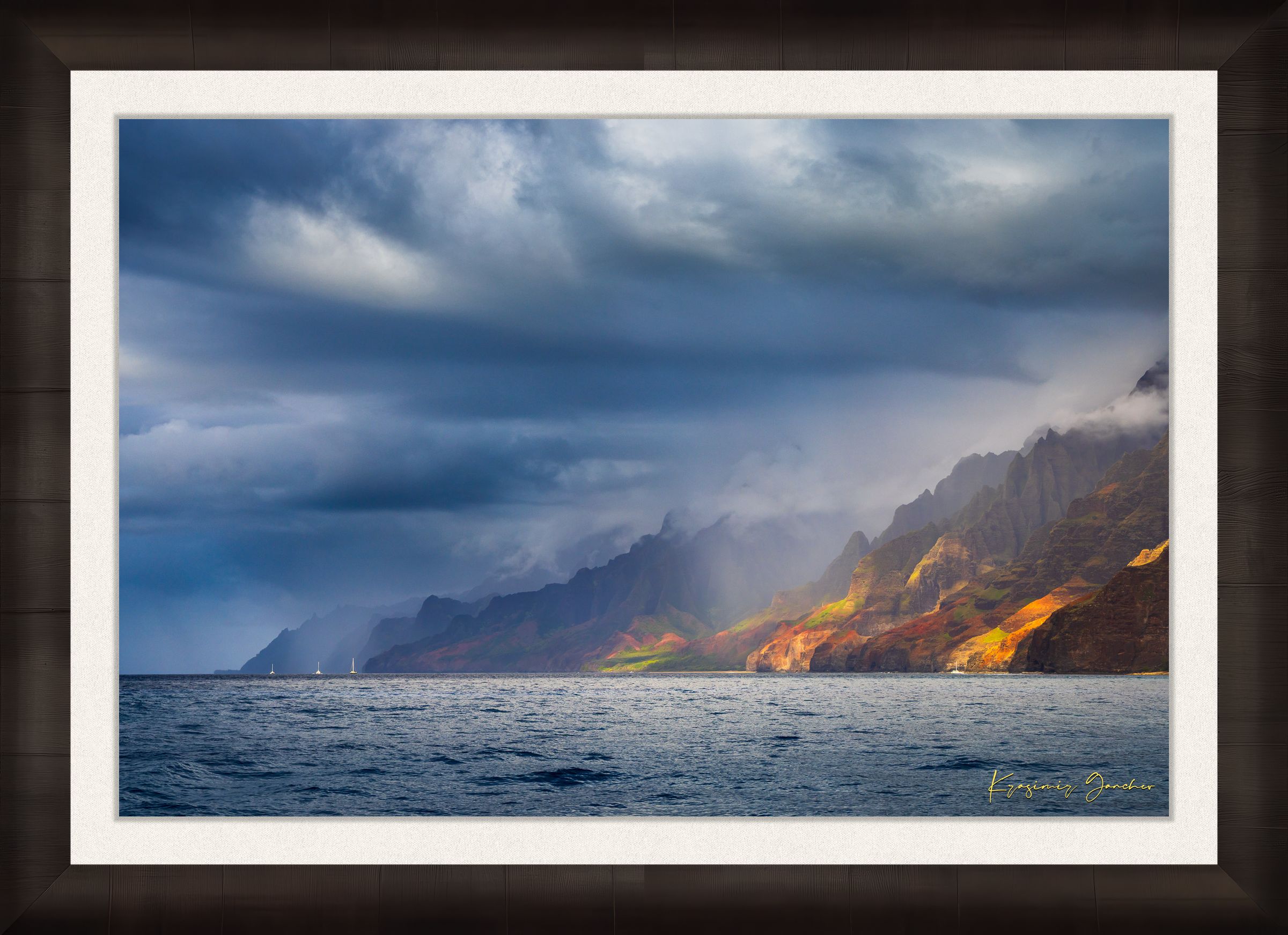 Cliffs and coastal terrain of Napali Coast, Kauai, under daylight with rain showers and cloud cover. #Finish_Roma Dark Ash Frame & Bright Liner