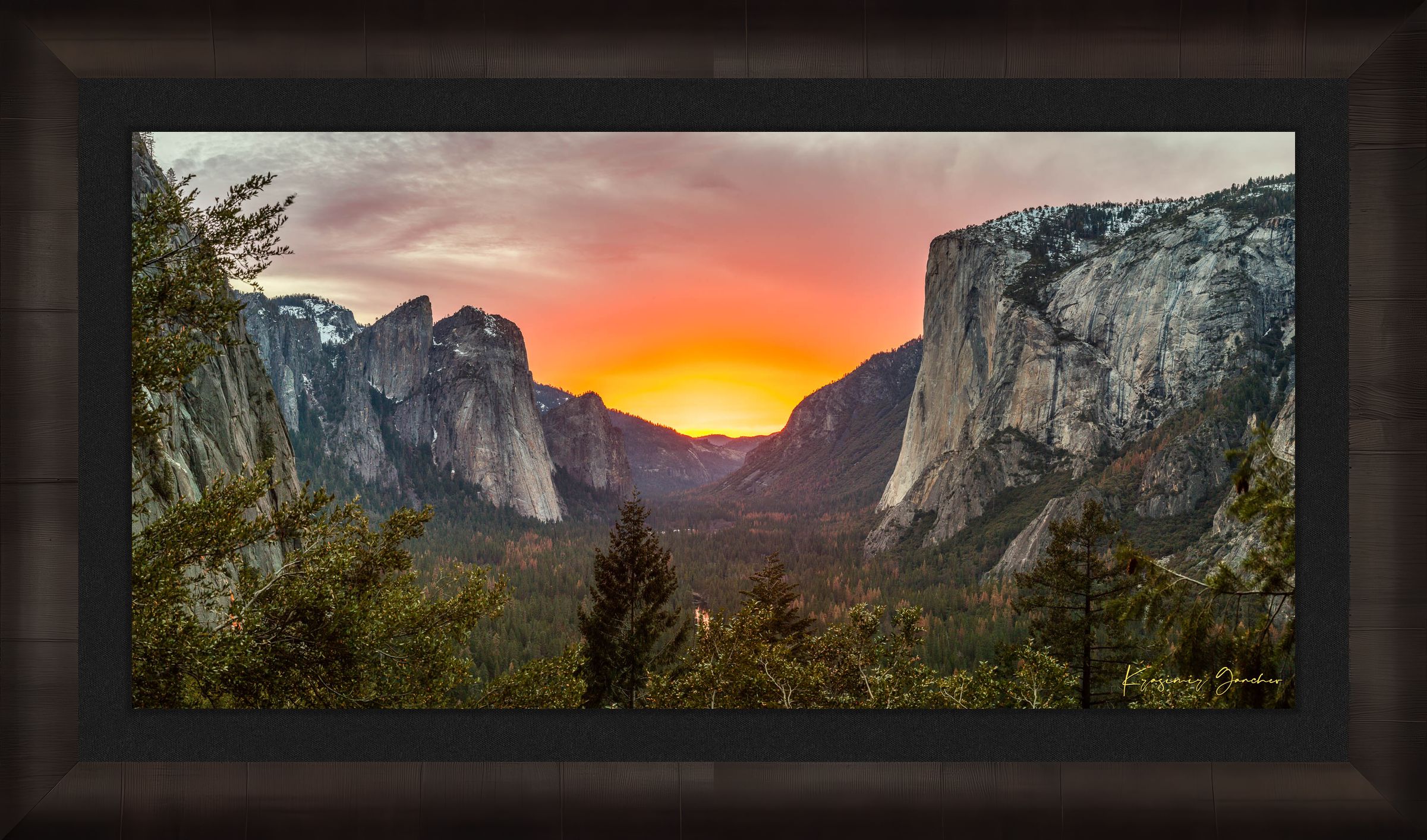 El Capitan monolith in Yosemite Valley at sunset, cloud layers glowing softly under golden light. #Finish_Roma Dark Ash Frame & Dark Liner