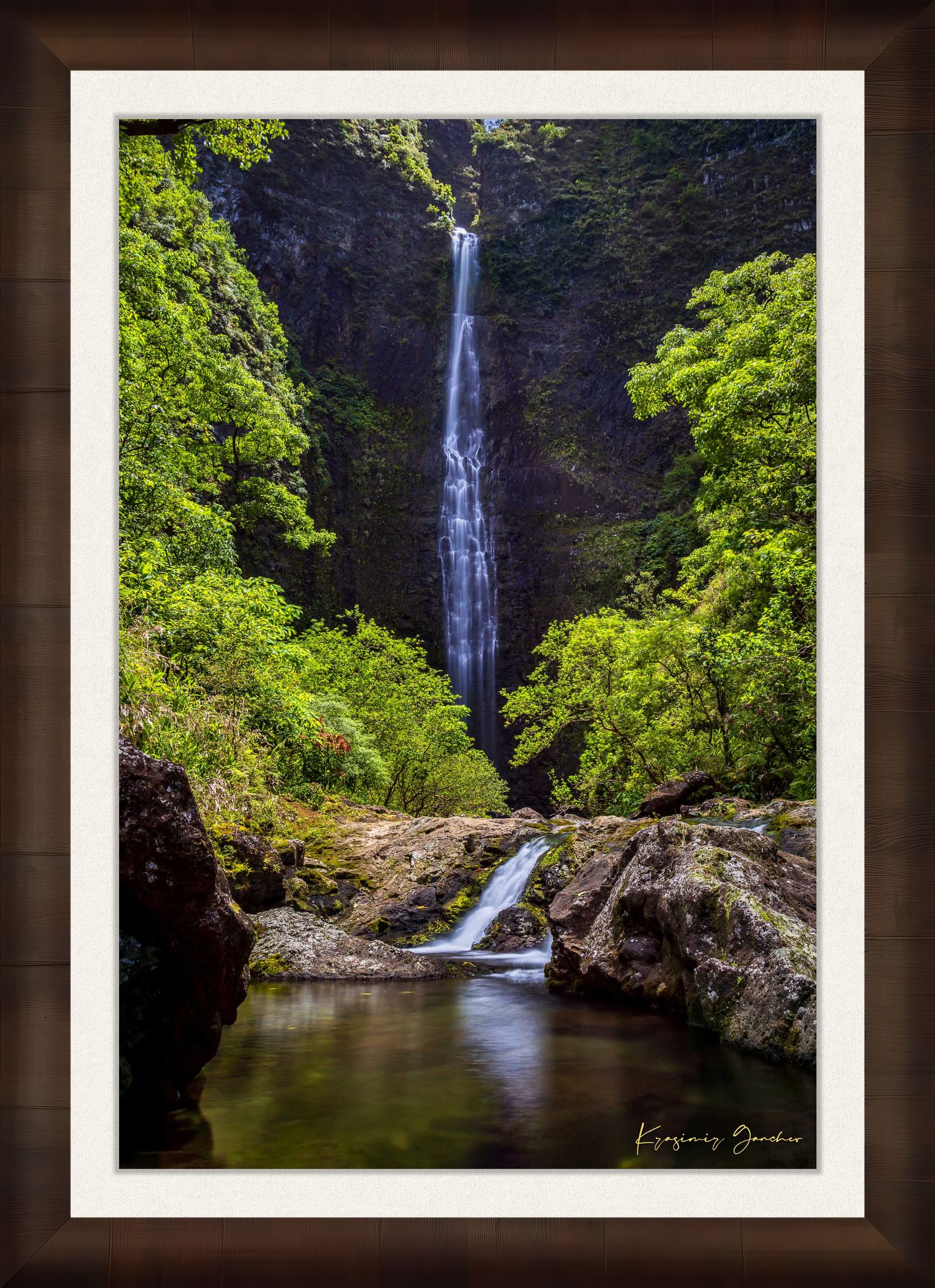 Small waterfall veiled in mist beneath dense foliage at Hanakapiai Falls, Kauai, lit by daylight. #Finish_Roma Cigar Leaf Frame & Bright Liner