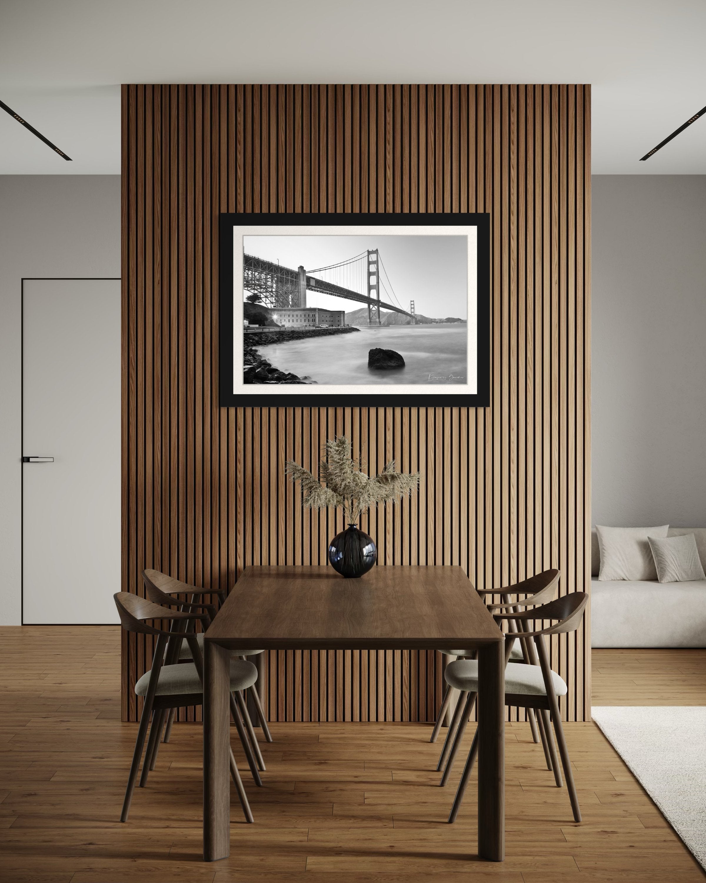 Iconic Golden Gate Bridge viewed across San Francisco Bay during dusky hour, clear structure highlighted. #Finish_Roma Satin Black Frame & Bright Liner