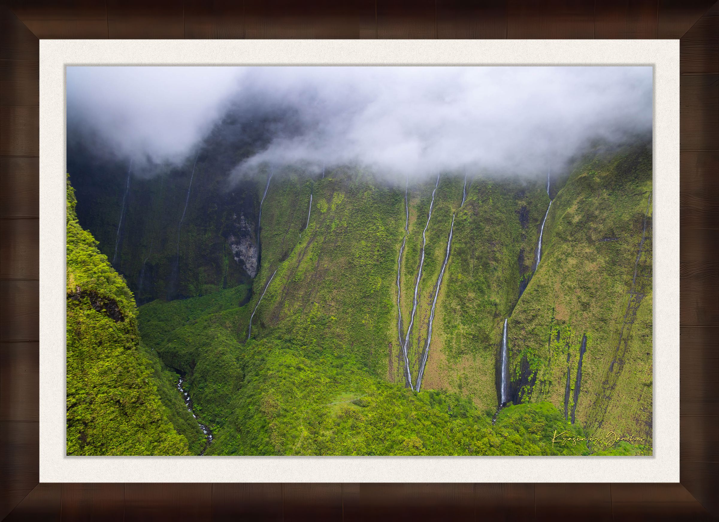 Multiple cascading waterfalls descending a cliff face in the Weeping Wall region, Kauai, during daylight under cloud cover. #Finish_Roma Cigar Leaf Frame & Bright Liner